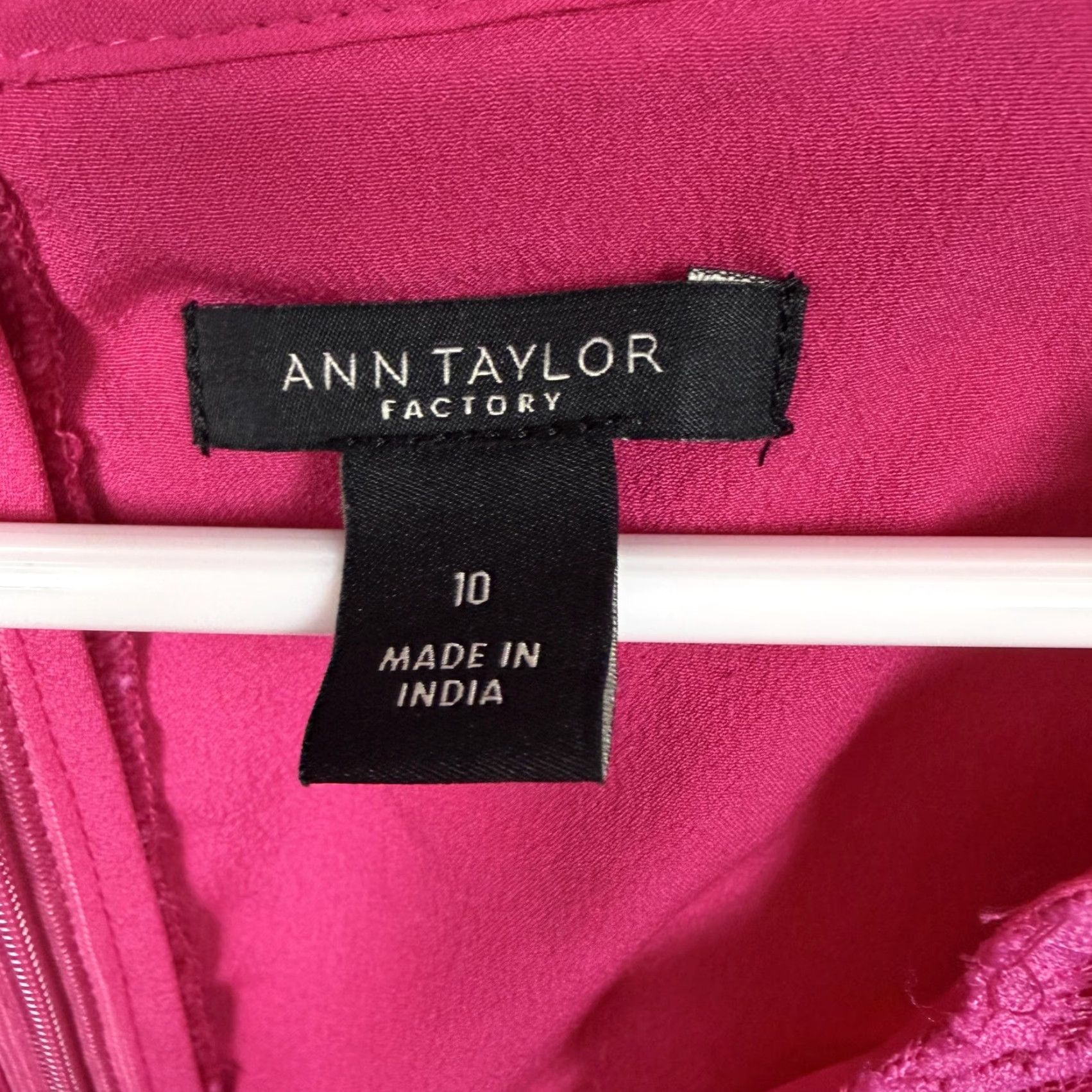 Ann Taylor Ann Taylor Factory Dress 10 Pink Lace Sheath Knee Length V-Neck Flutter Sleeve Party Wedding Womens Size L / US 10 / IT 46 - 4 Thumbnail