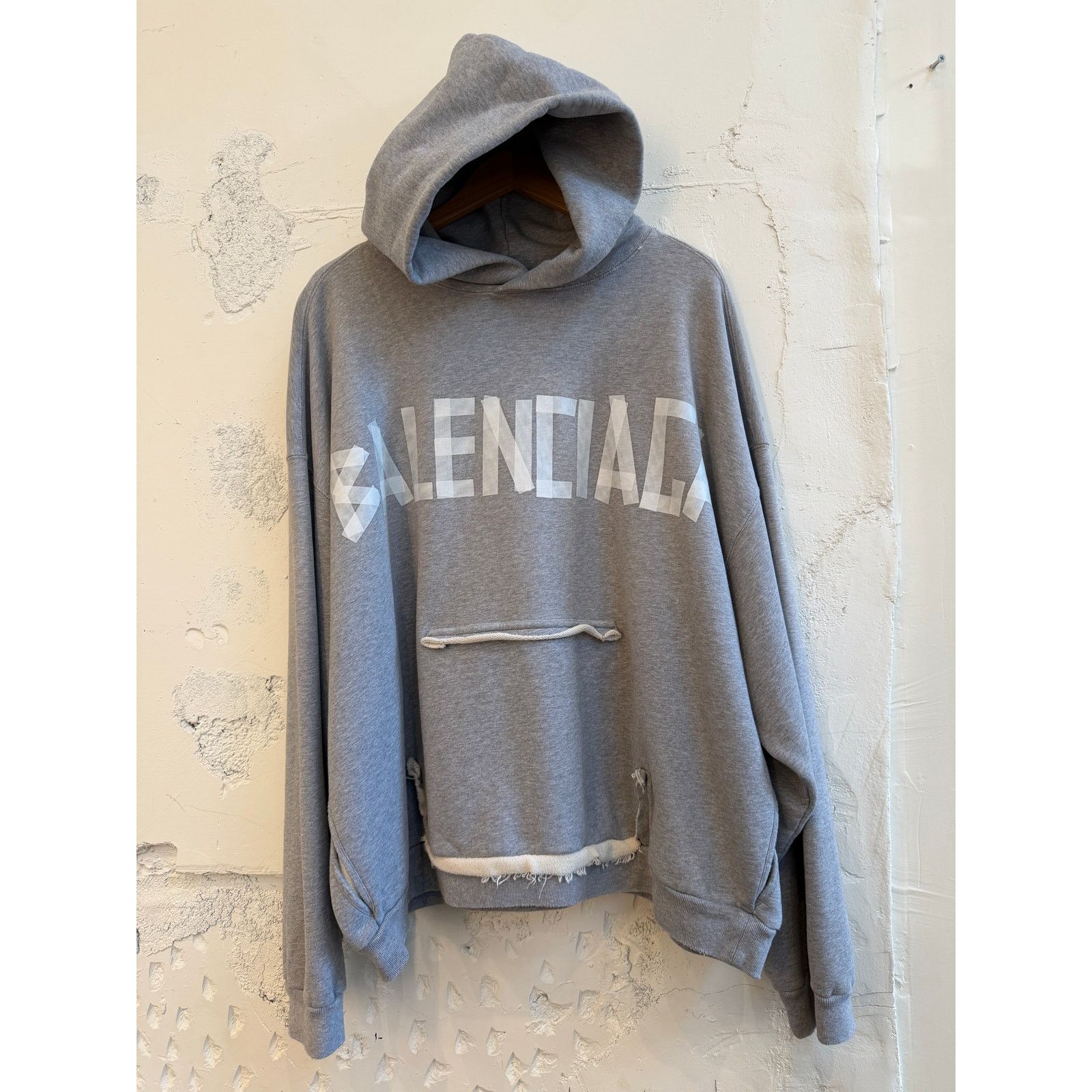 Balenciaga Balenciaga Distressed Tape Hoodie Size US XXL / EU 58 / 5 - 1 Thumbnail