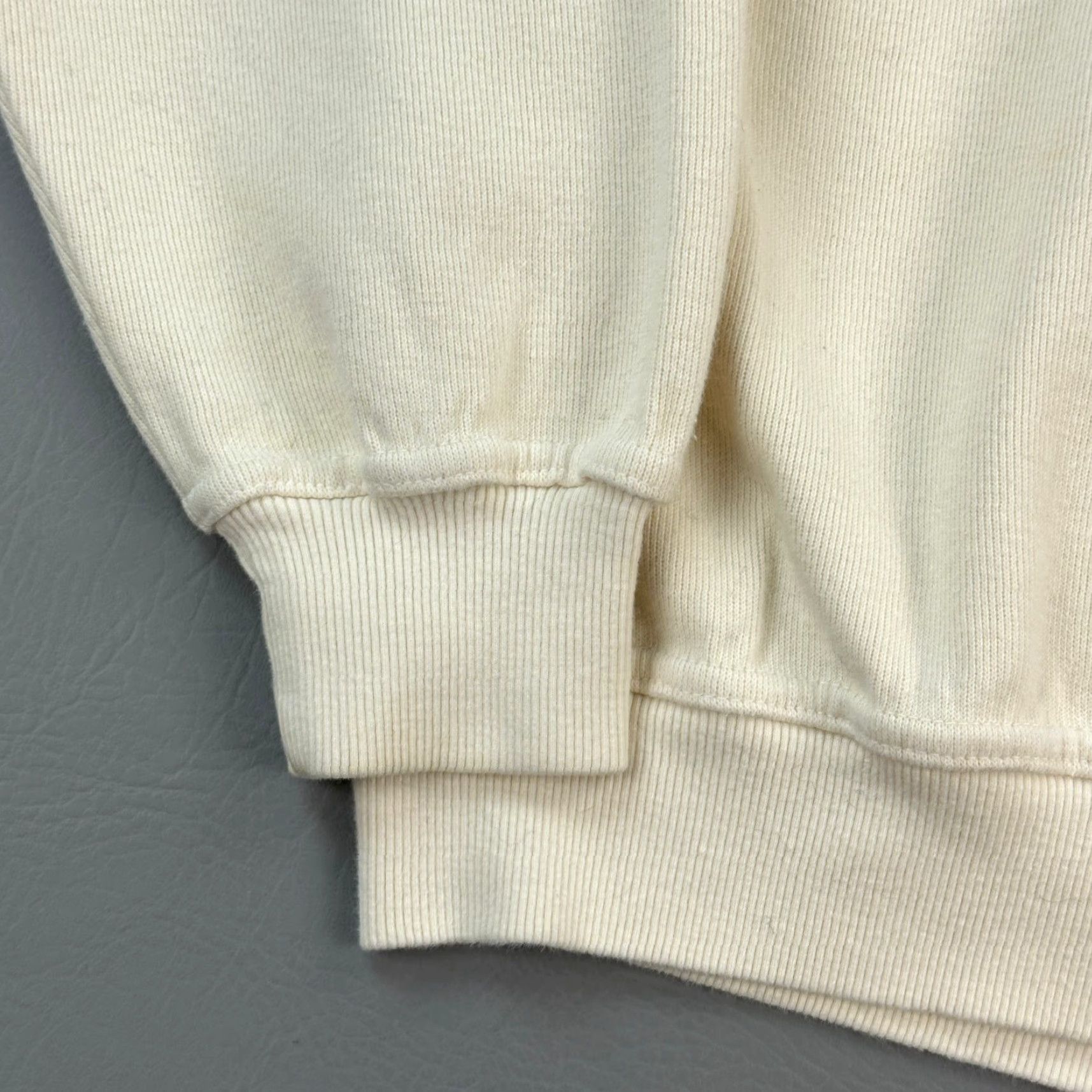 Jantzen Vintage Jantzen Sweatshirt Mens Large Cream Crewneck Embroidered Crest USA 90s Size US L / EU 52-54 / 3 - 2 Thumbnail