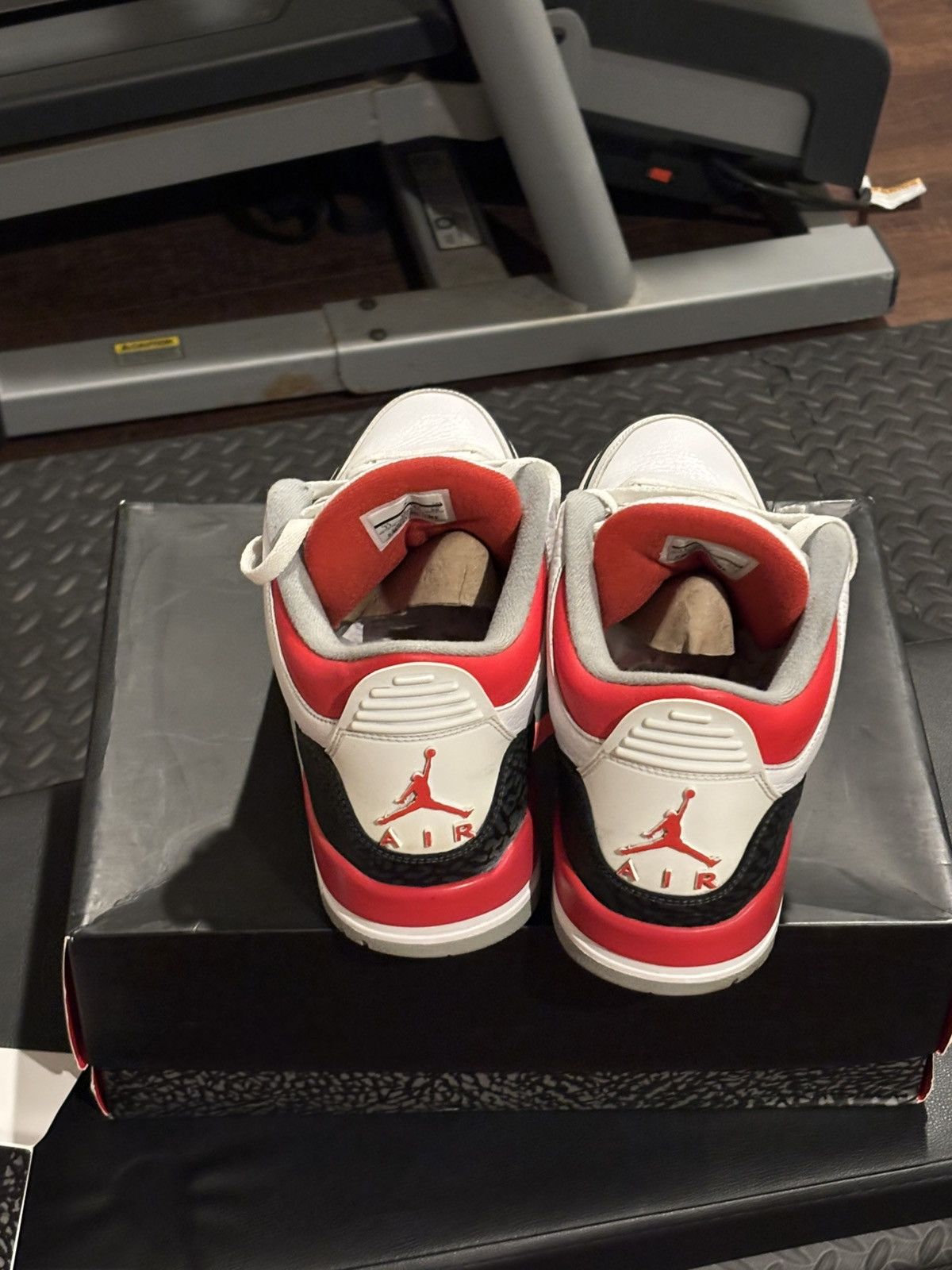 Jordan Brand Fired Red 3 Size US 11 / EU 44 - 7 Thumbnail