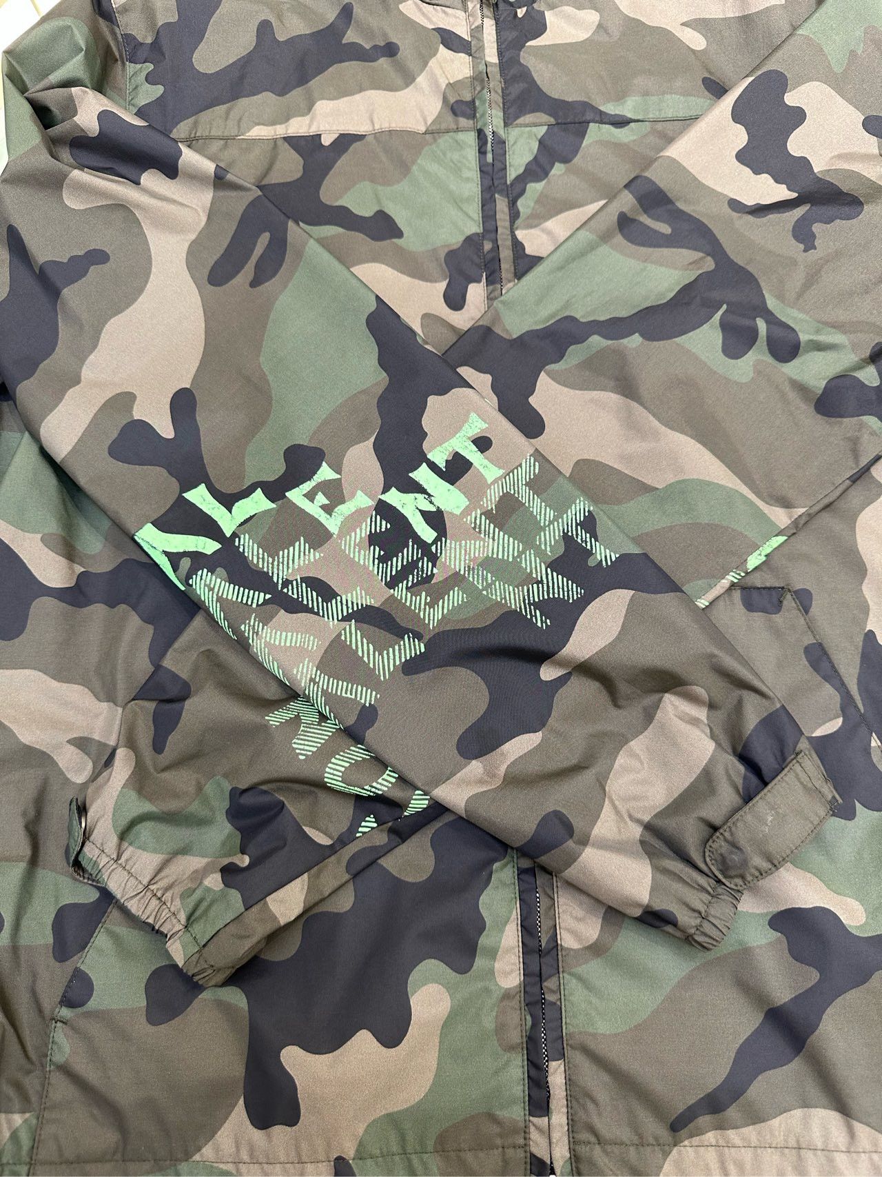 Valentino Valentino camouflage army logo prints wind breaker jacket Size US S / EU 44-46 / 1 - 3 Thumbnail