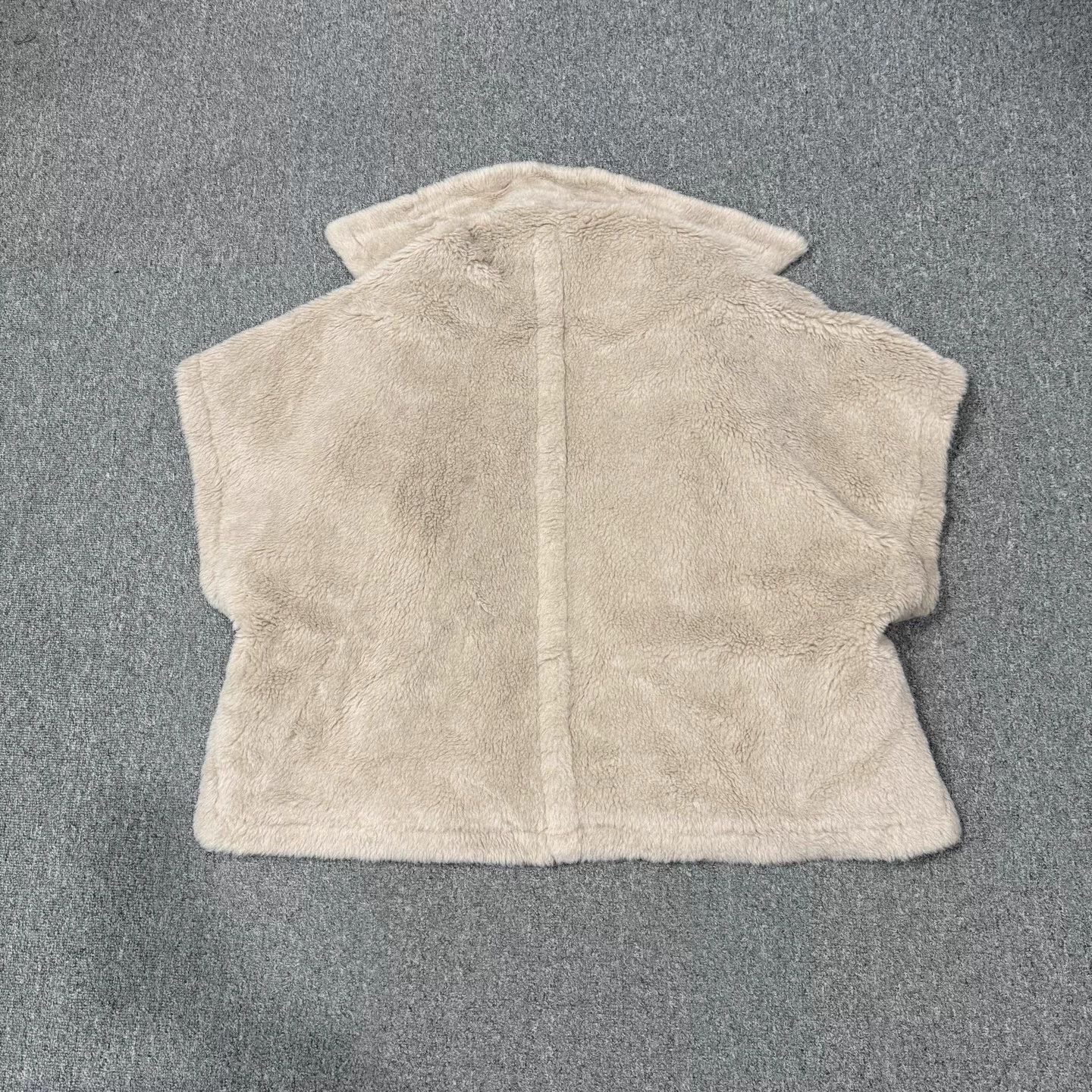 Max Mara Maxmara Teddy Cape Sandy 4 Near New nz Size S / US 4 / IT 40 - 2 Thumbnail