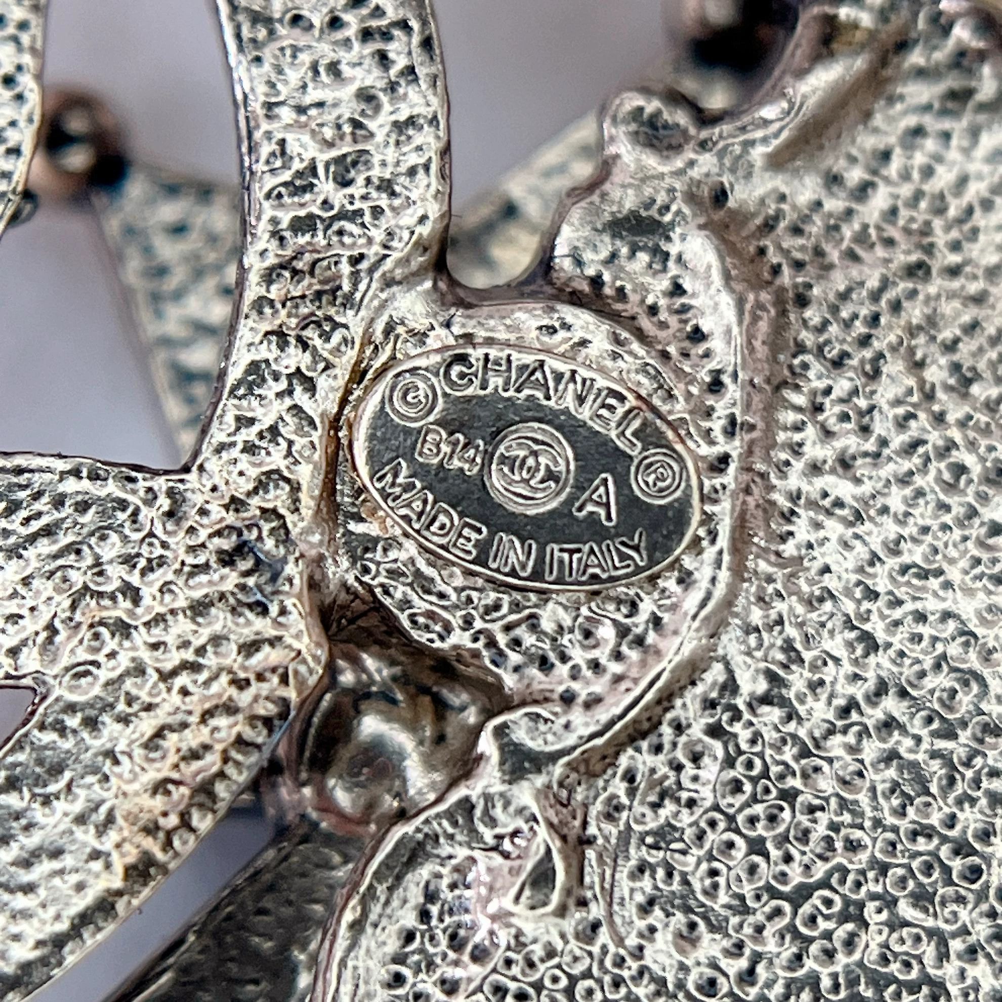 Chanel Chanel Dallas Portrait Shield Brooch 0660 Size ONE SIZE - 6 Thumbnail