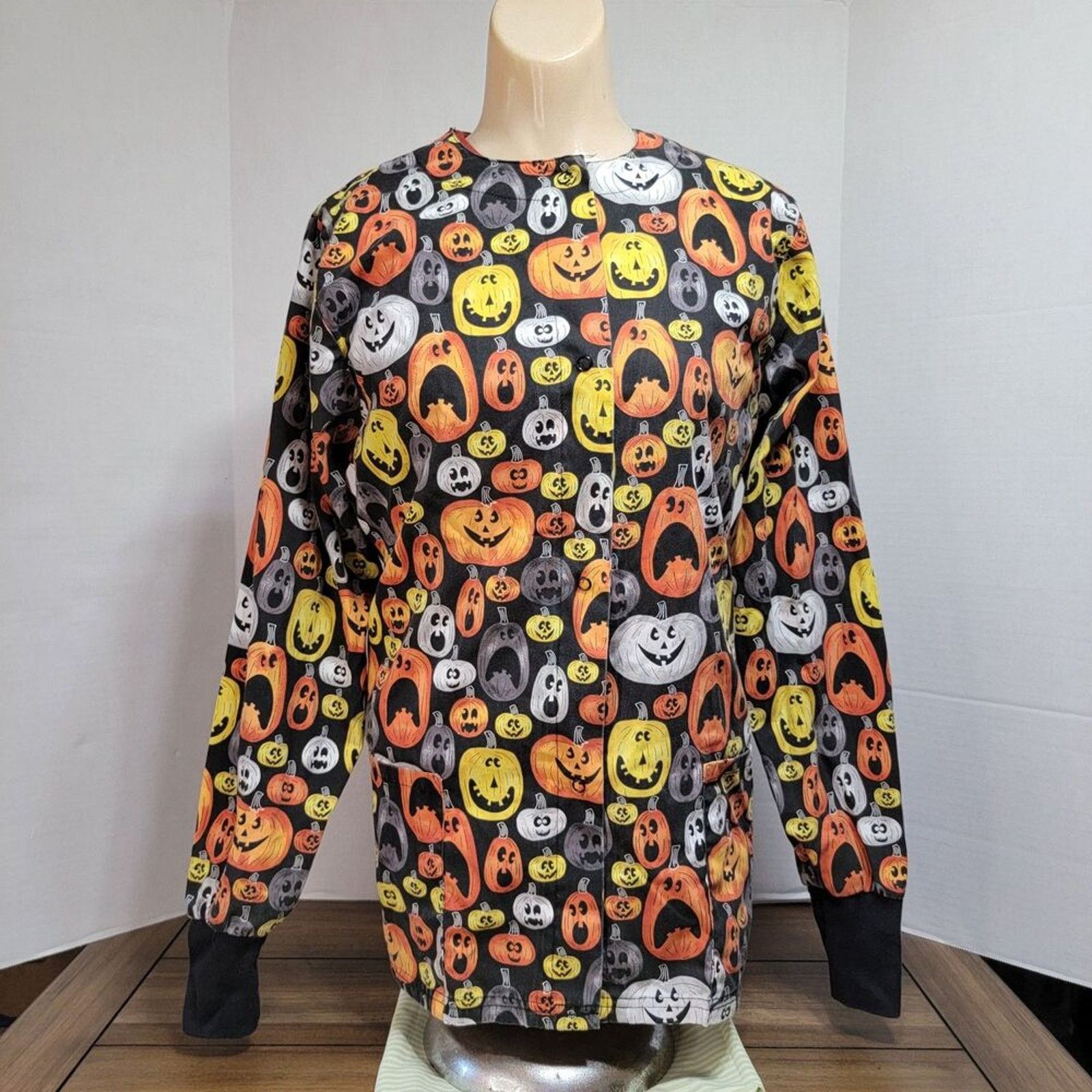 Other UA LS Scrub Jacket Halloween Theme Pumpkins - Size XS Size XS / US 0-2 / IT 36-38 - 1 Thumbnail