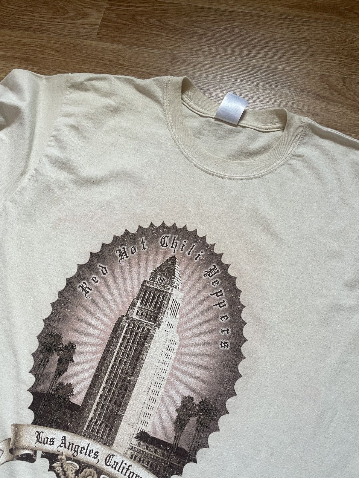 Fruit Of The Loom Vintage 2004 Red Hot Chilli Peppers Tour T Shirt Size L Size US L / EU 52-54 / 3 - 6 Thumbnail