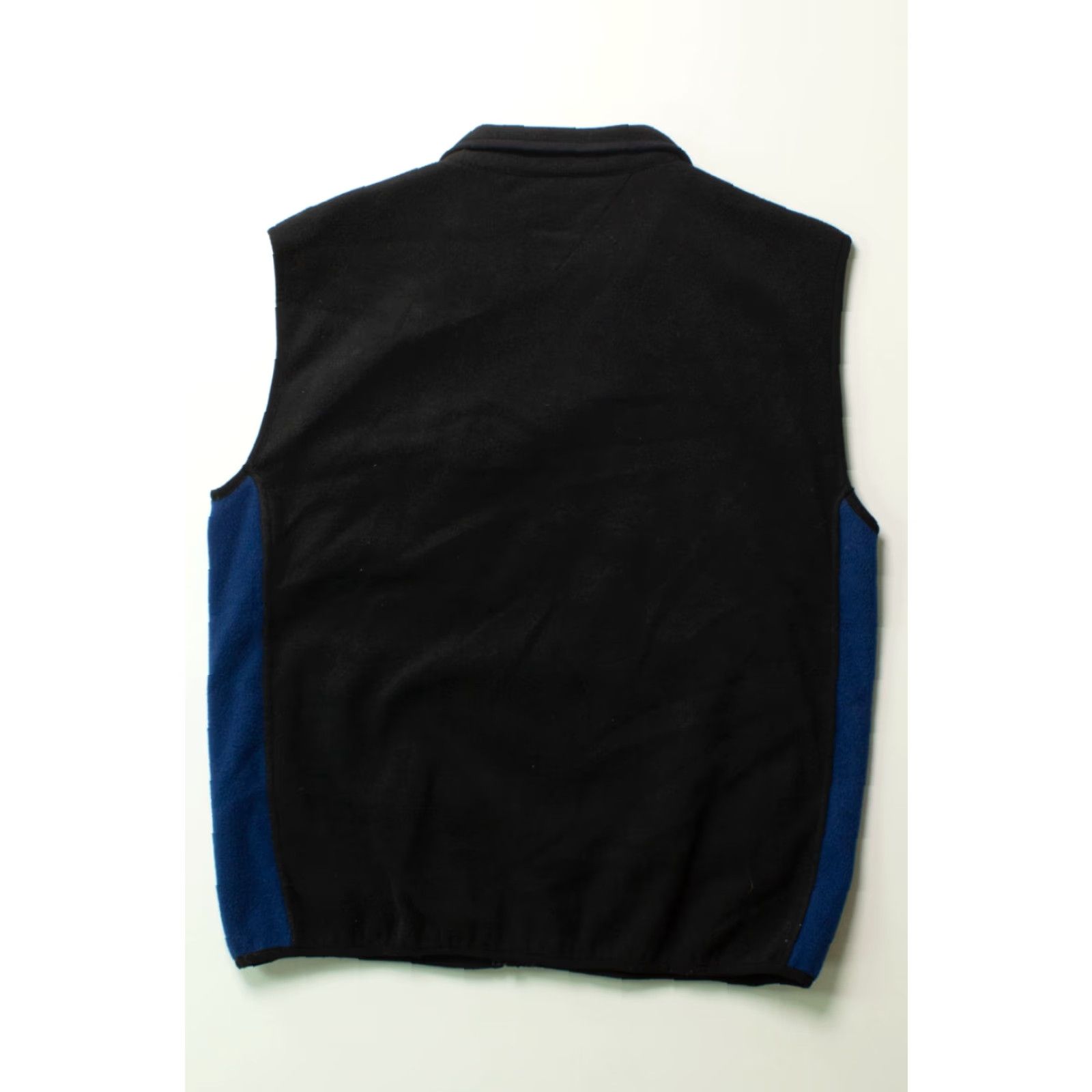 Tommy Hilfiger VINTAGE Tommy Hilfiger Outdoors Fleece Vest Shirt Adult Large Black 1990s Mens Size US L / EU 52-54 / 3 - 3 Thumbnail