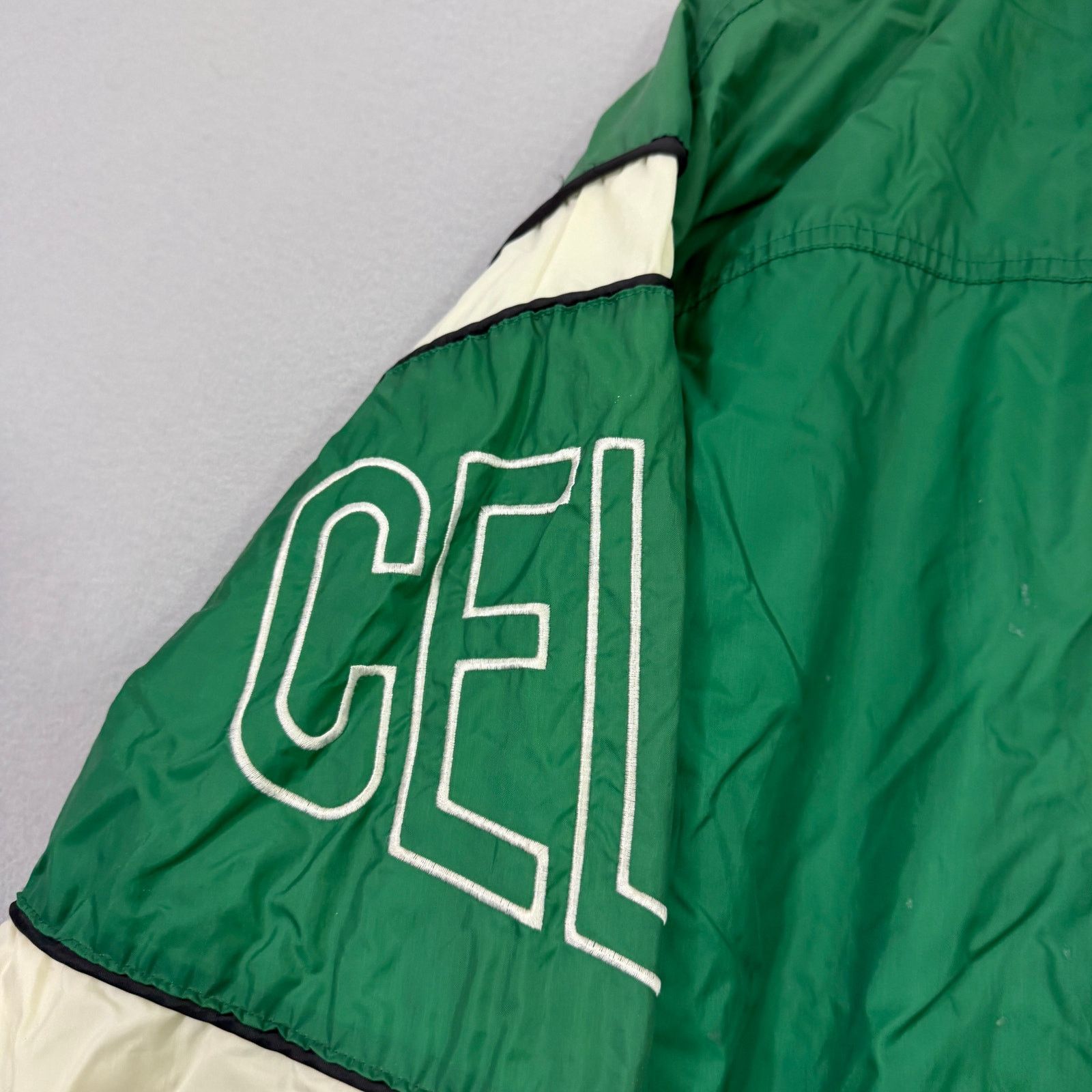 Vintage Vintage Starter Boston Celtics Windbreaker Jacket Large Size US L / EU 52-54 / 3 - 6 Thumbnail