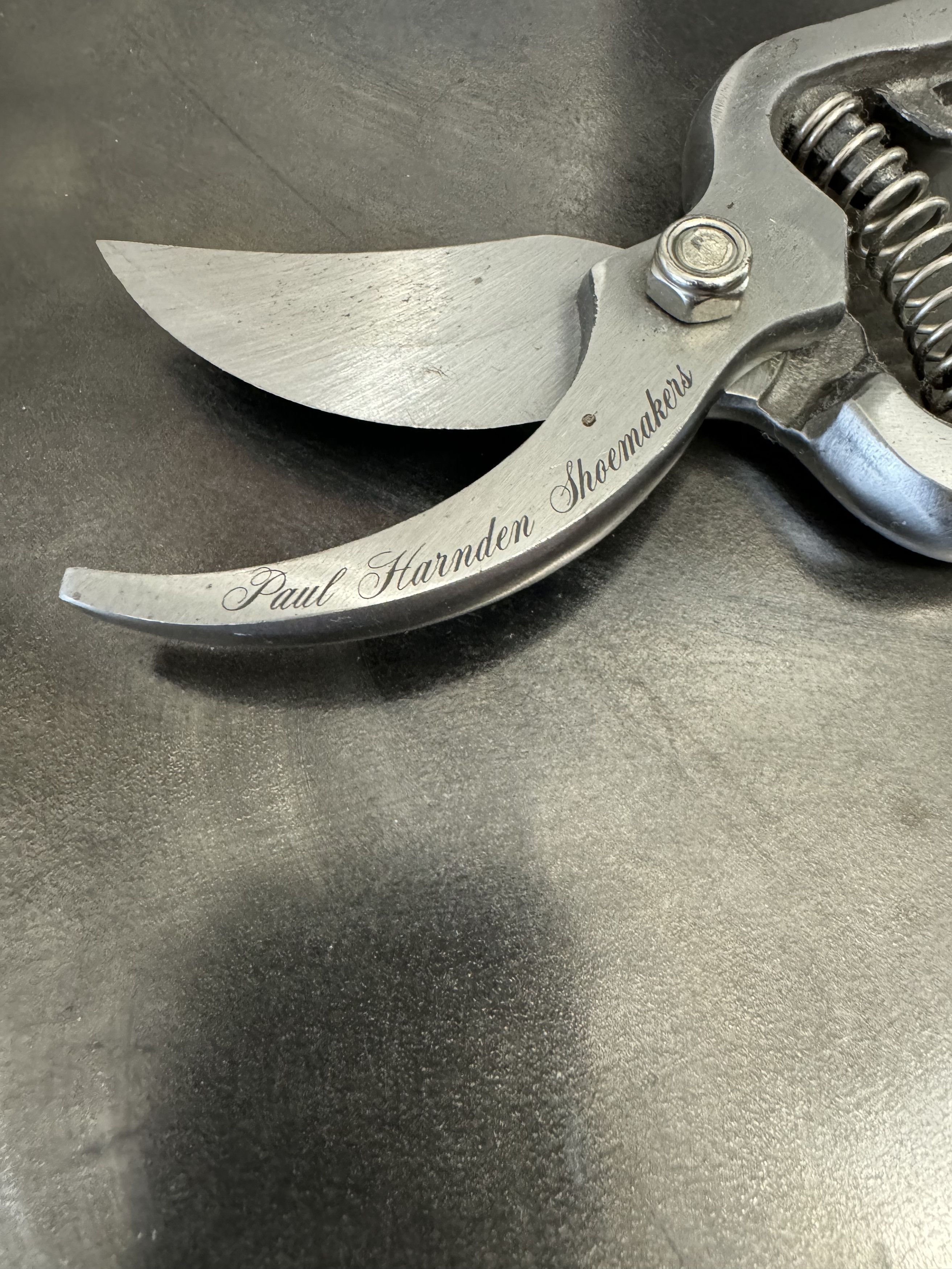 Paul Harnden Shoemakers PAUL HARNDEN SHOEMAKERS GARDEN SHEARS-NEW!! Size ONE SIZE - 8 Thumbnail
