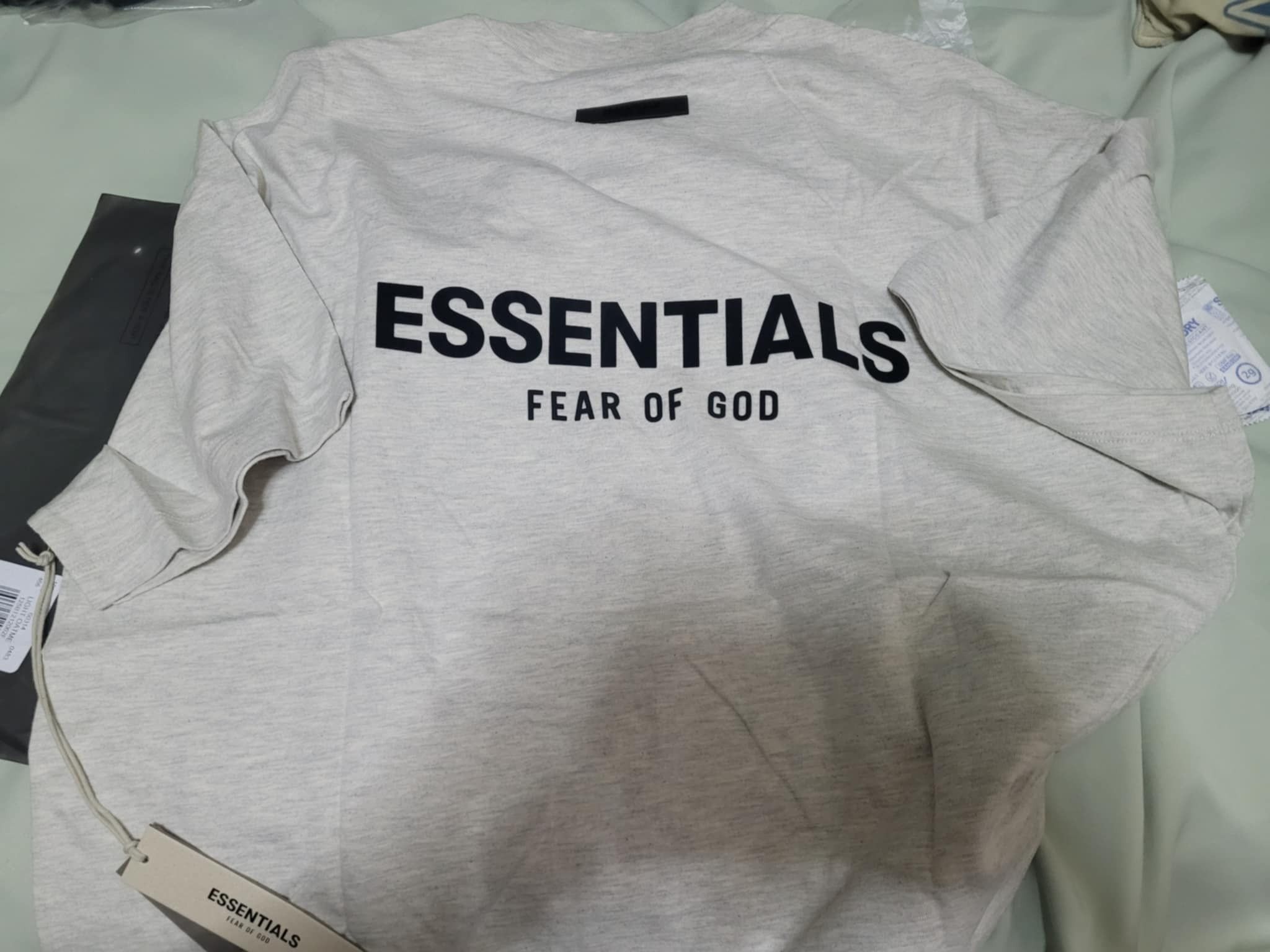 Fear of God Sz L Fear of god essentials light oatmeal tshirt SS22 Size US L / EU 52-54 / 3 - 5 Thumbnail