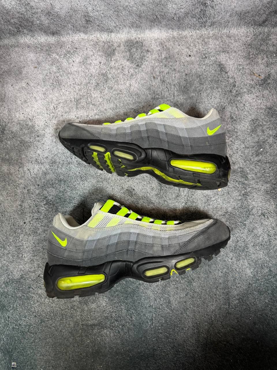 Nike Size 8.5 | Nike Air Max 95 Neon No Box | Pre-Owned Size US 8.5 / EU 41-42 - 5 Thumbnail