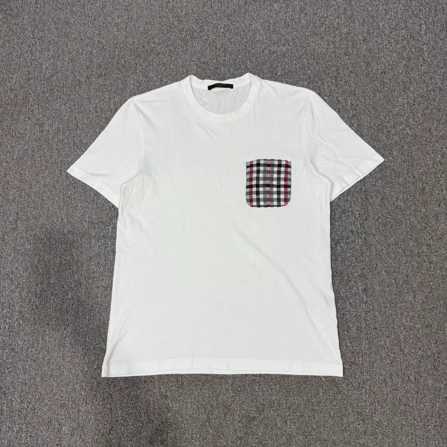 Louis Vuitton LV pocket allover print white pattern tee L 95new Size L / US 10 / IT 46 - 1 Thumbnail