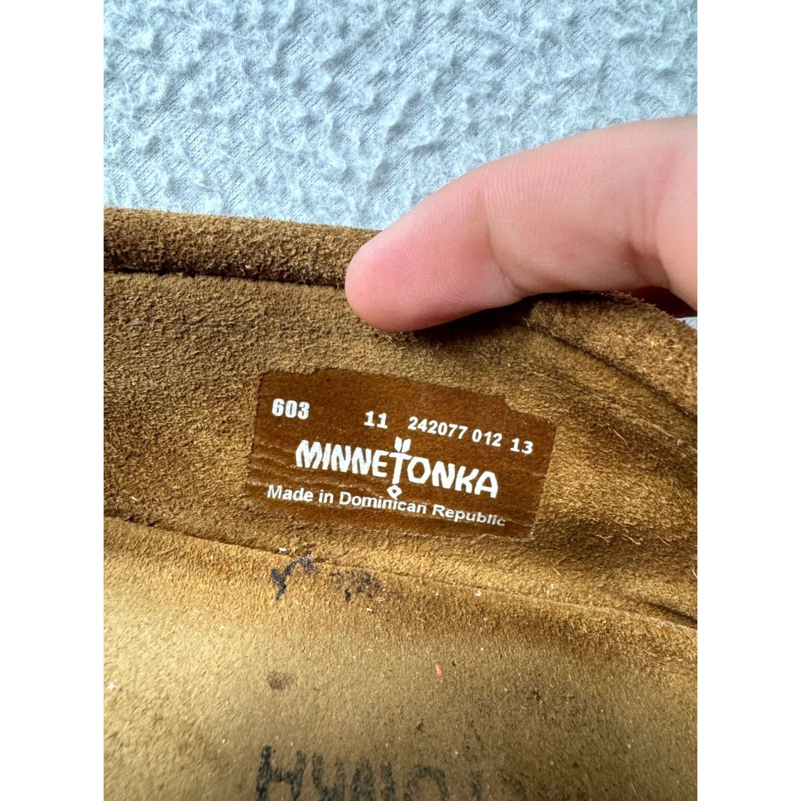 Minnetonka VINTAGE Minnetonka Brown Suede Moccasins Beaded Thunderbird Design Womens 7 Slip On Flat All Season XS? Size US 7 / IT 37 - 8 Thumbnail