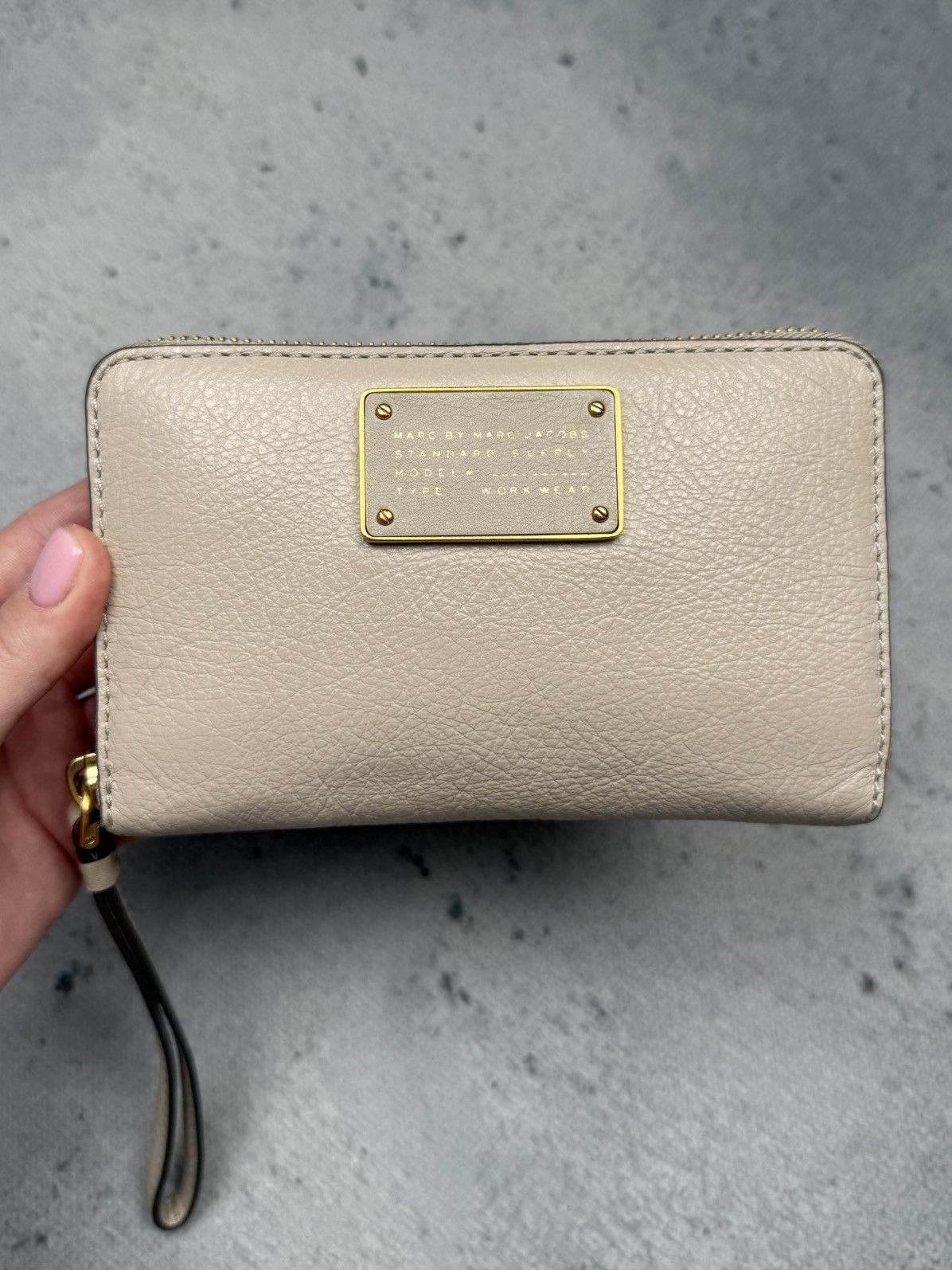Marc by Marc Jacobs Vintage Marc by Marc Jacobs Beige Zip Around Wallet Rare Size ONE SIZE - 3 Thumbnail