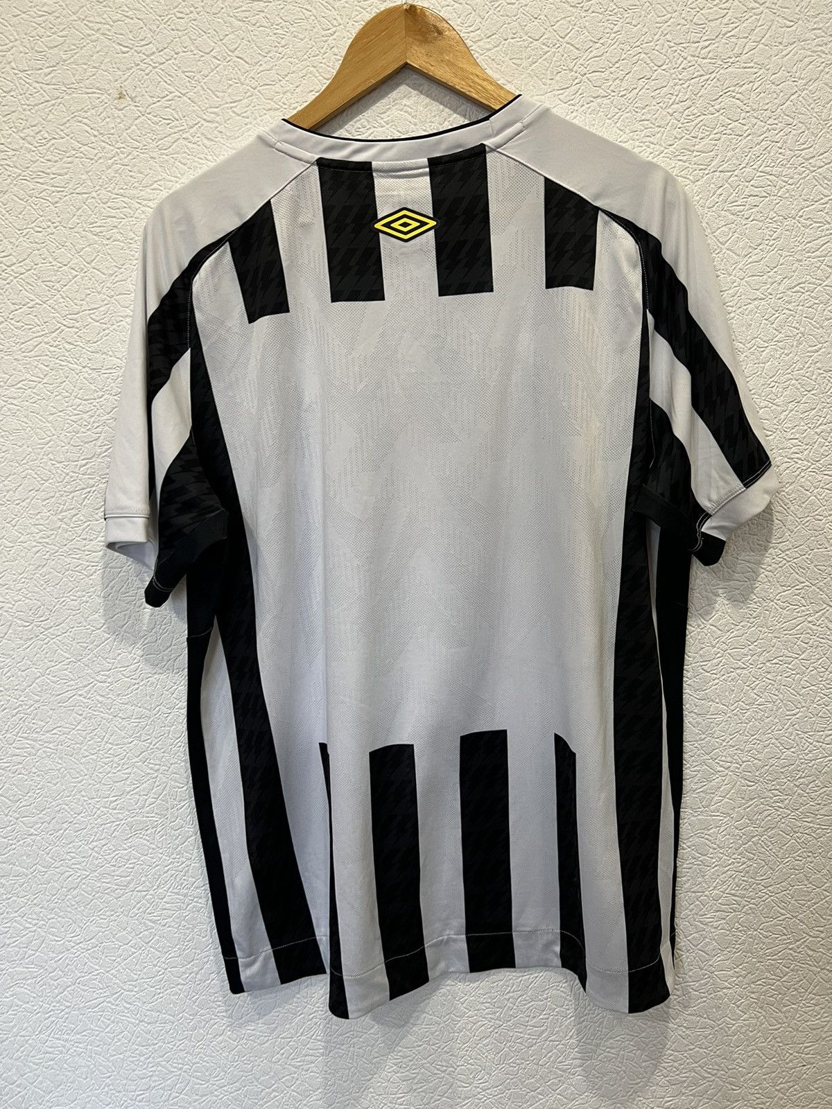 Umbro Umbro Santos 2021 Away Kit Soccer Jersey Football Size US XL / EU 56 / 4 - 7 Thumbnail