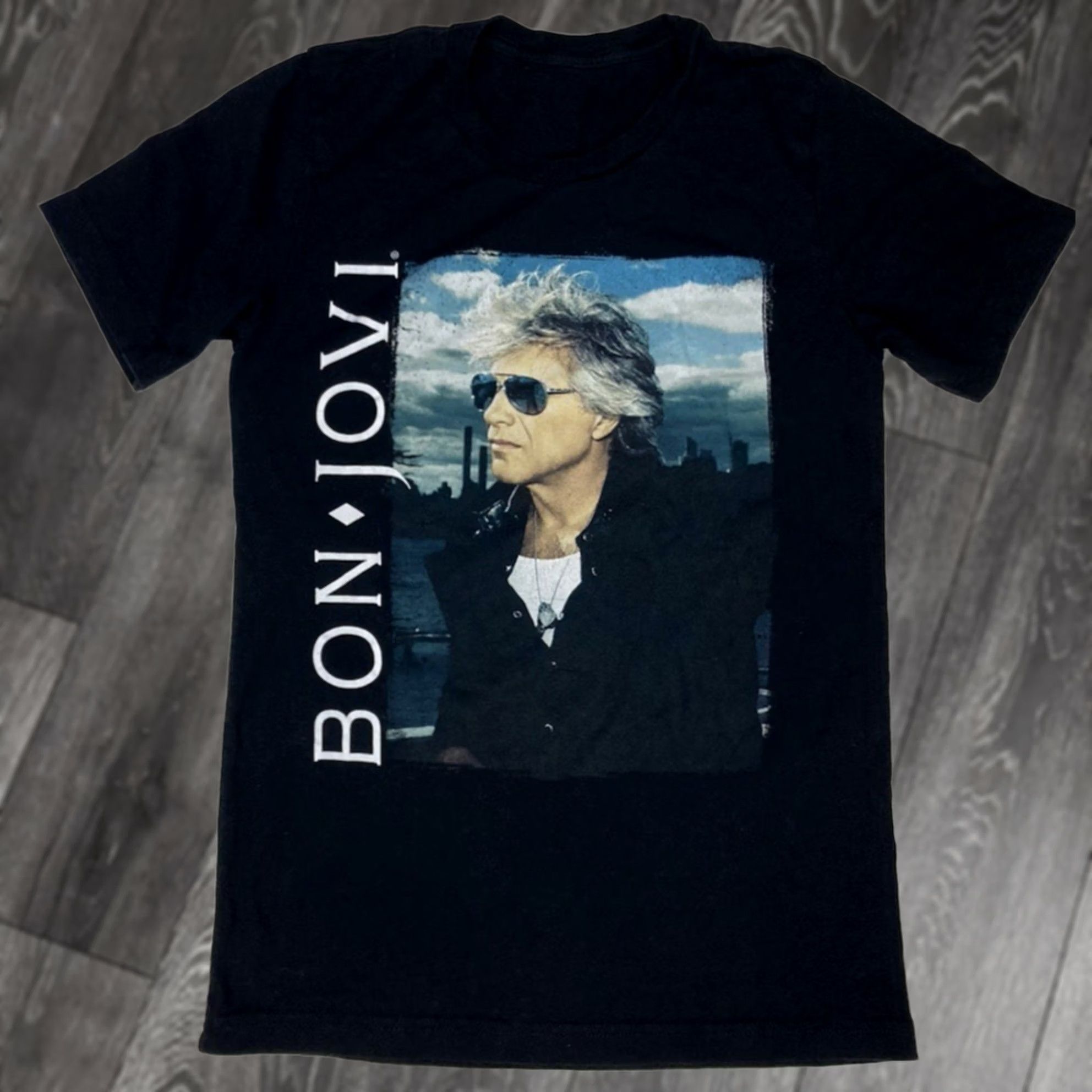 Vintage VINTAGE Bon Jovi Graphic T-shirt Women Small Black Short Sleeve Music 2022 Size S / US 4 / IT 40 - 1 Thumbnail