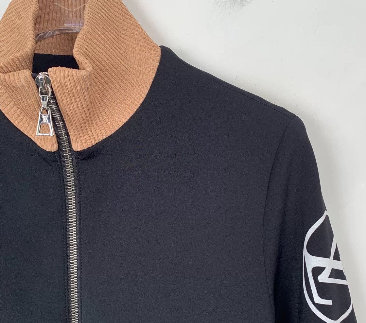 Louis Vuitton Louis Vuitton Lv Black Logo Printed Jacket Zipper Coat Size US XXS / EU 40 - 3 Thumbnail