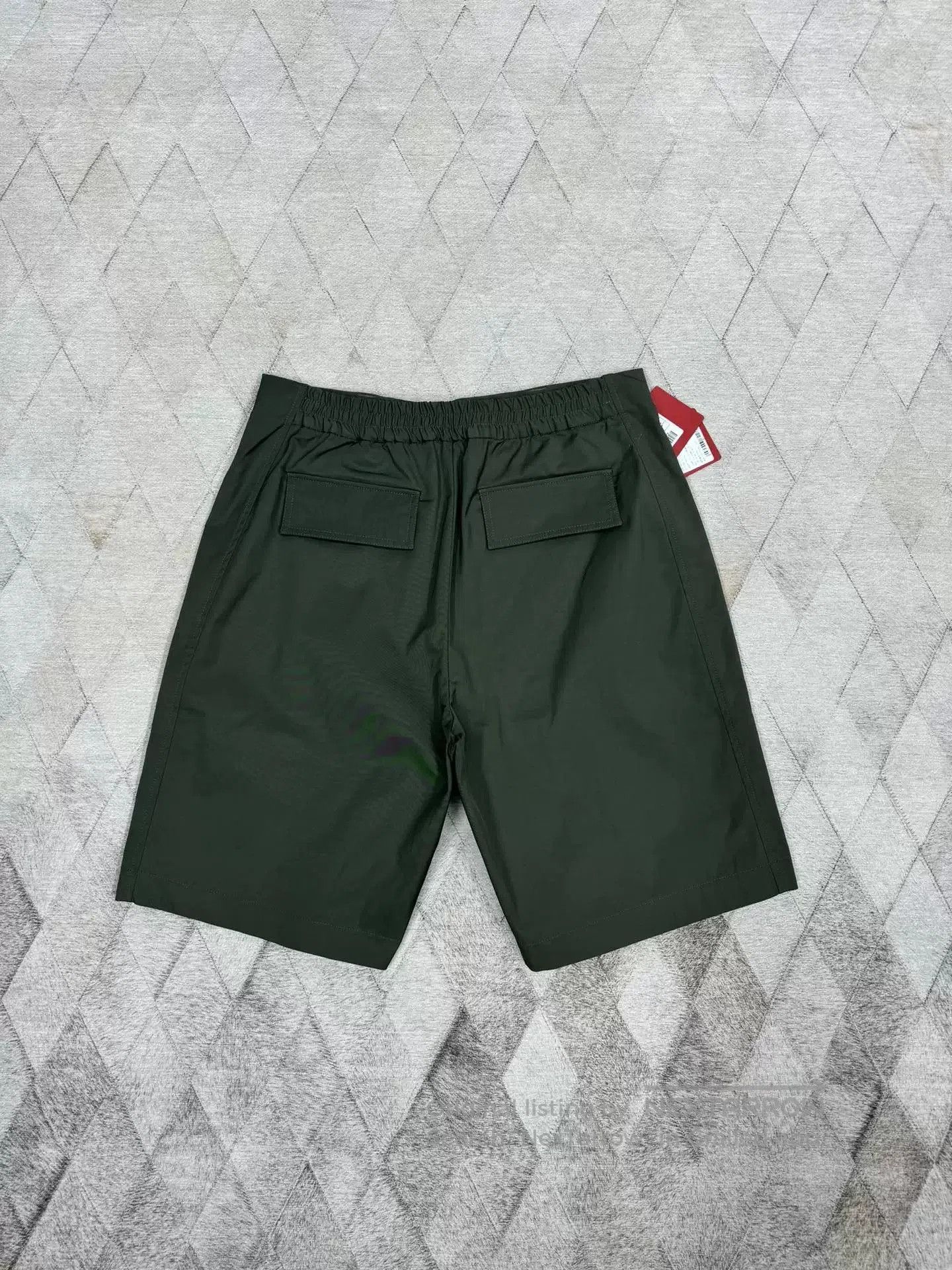 Valentino Valentino Army Green Cargo Shorts. Size US 36 / EU 52 - 2 Thumbnail