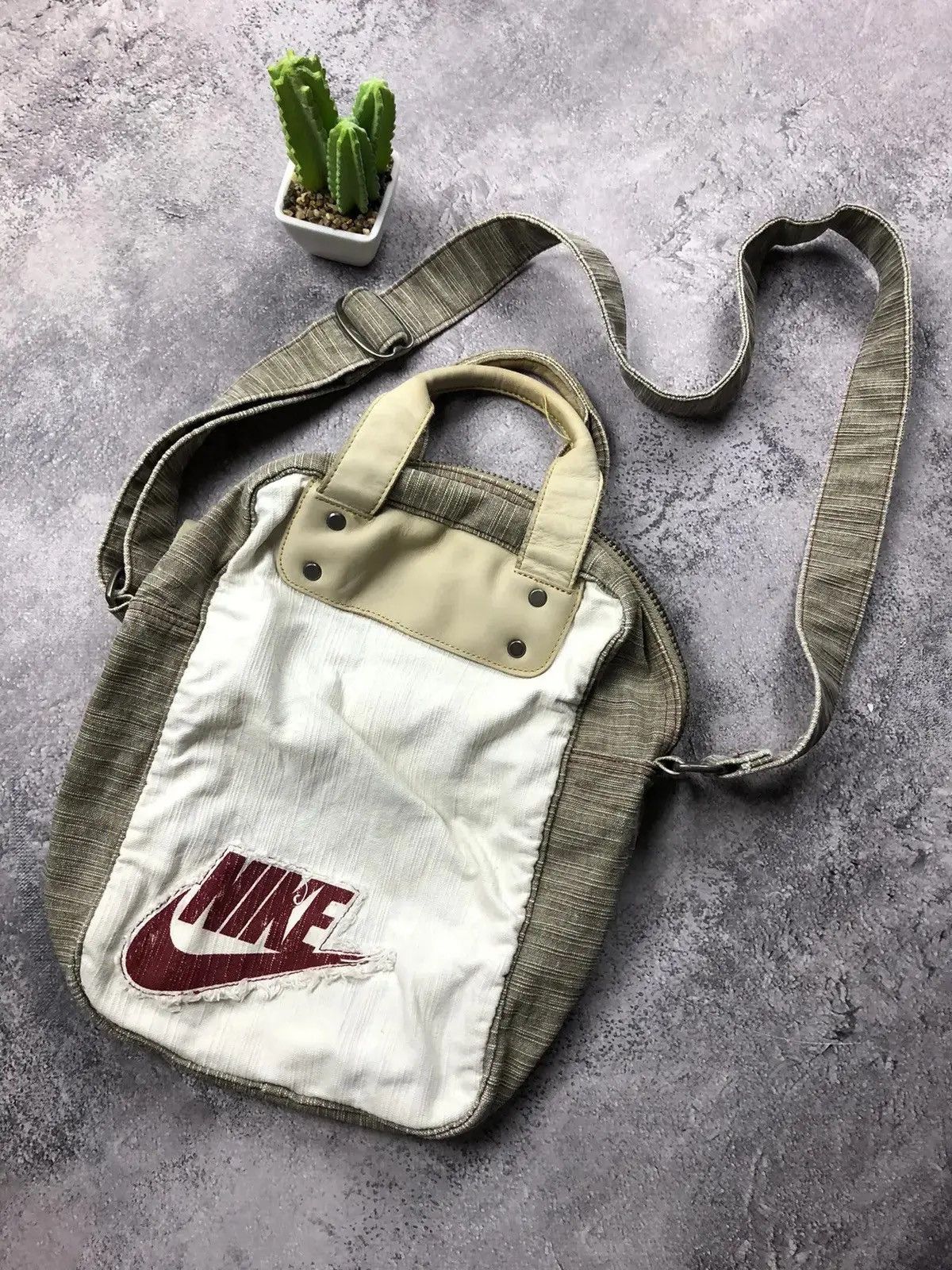 Nike NIKE Vintage 1990s Big Logo Bag Streetwear Hype Y2k Style Size ONE SIZE - 1 Thumbnail