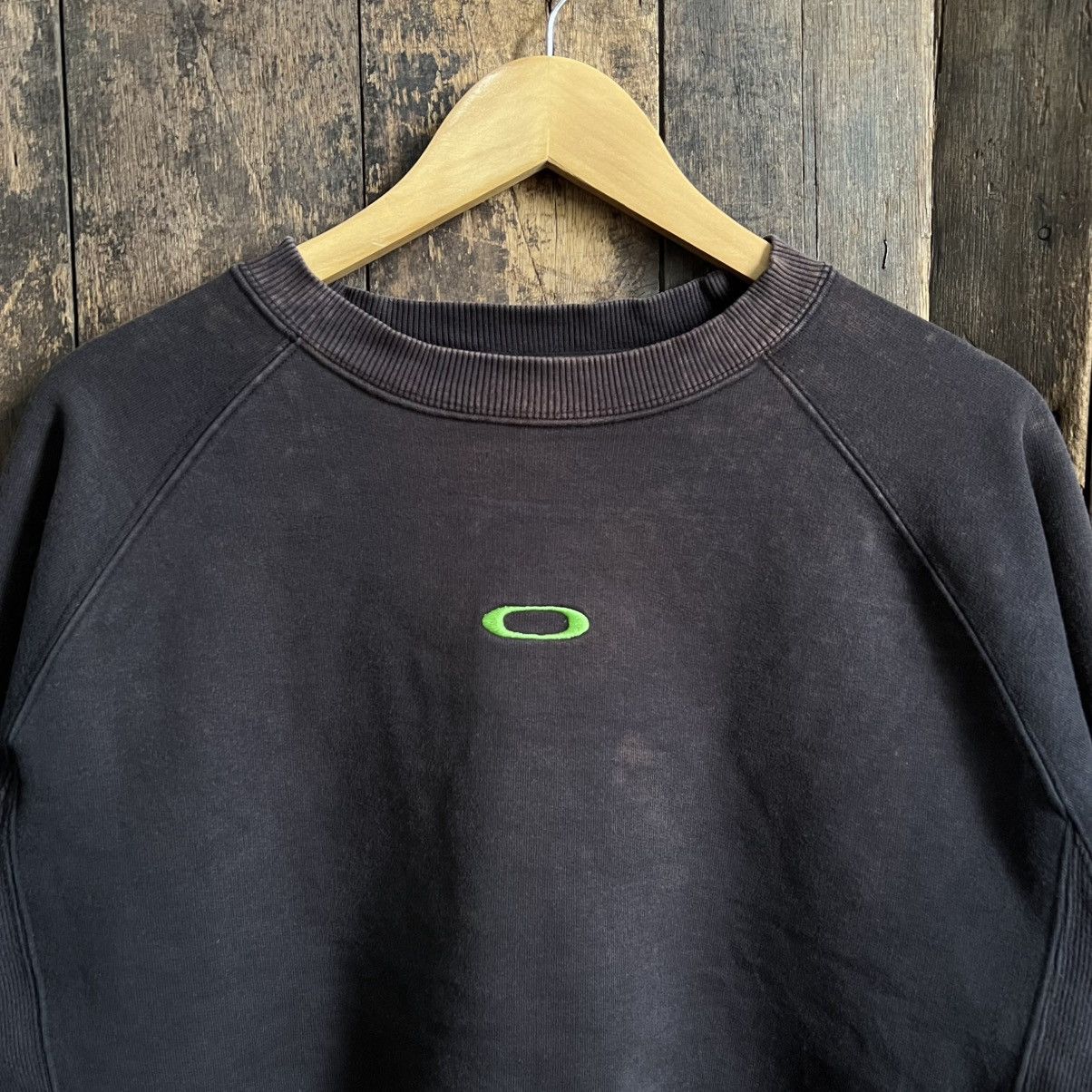 Oakley Vintage Sunfaded Oakley Crewneck Sweatshirt Size US L / EU 52-54 / 3 - 2 Thumbnail