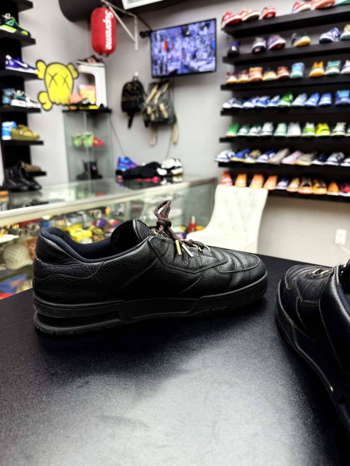 Louis Vuitton Louis Vuitton Black Gold Hardware Trainer Sneaker 8US - 7LV Size US 8 / EU 41 - 15 Thumbnail