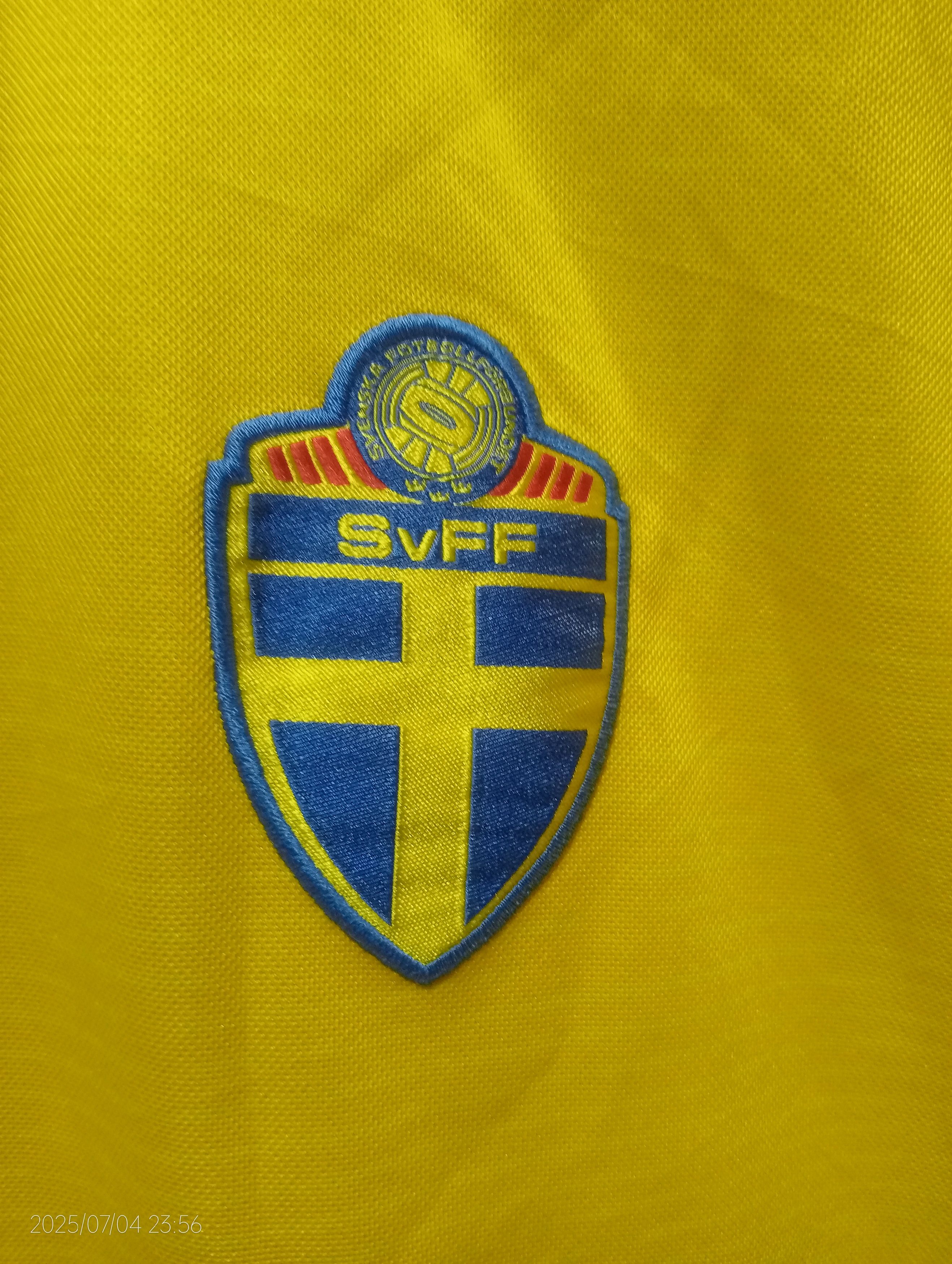 Umbro Vintage Umbro 2003/05 Sweden Home Jersey World Cup Size US L / EU 52-54 / 3 - 5 Thumbnail