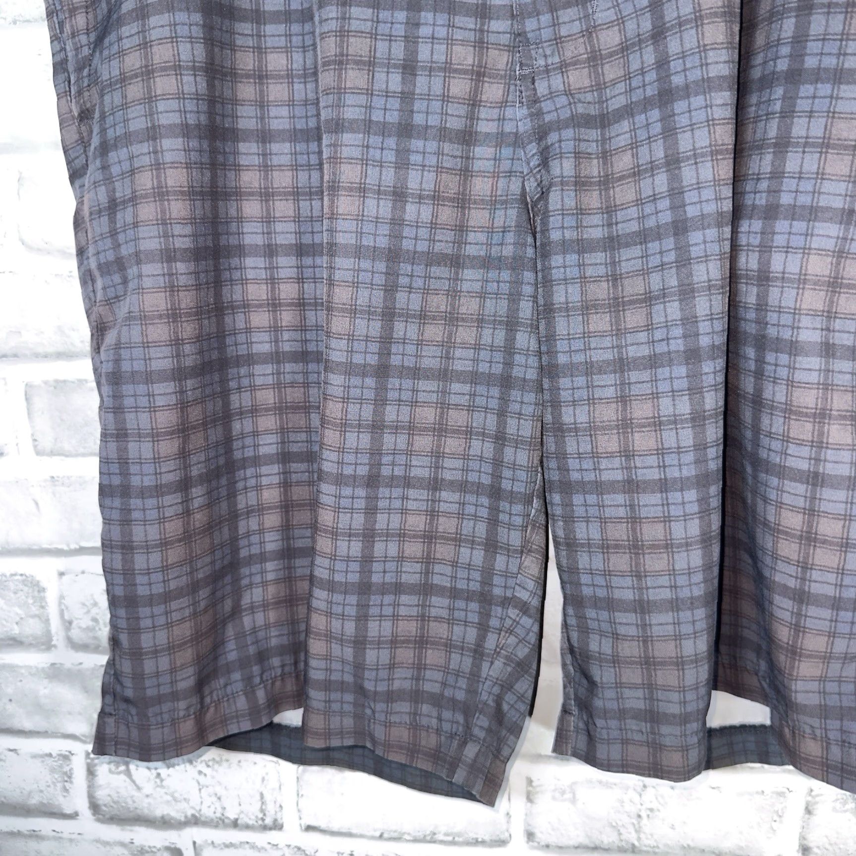 TravisMathew Travis Mathew Shorts Plaid Athletic Polyester Mens 38 Regular Multicolor Chino Athletic Fit Mens Size US 38 / EU 54 - 3 Thumbnail