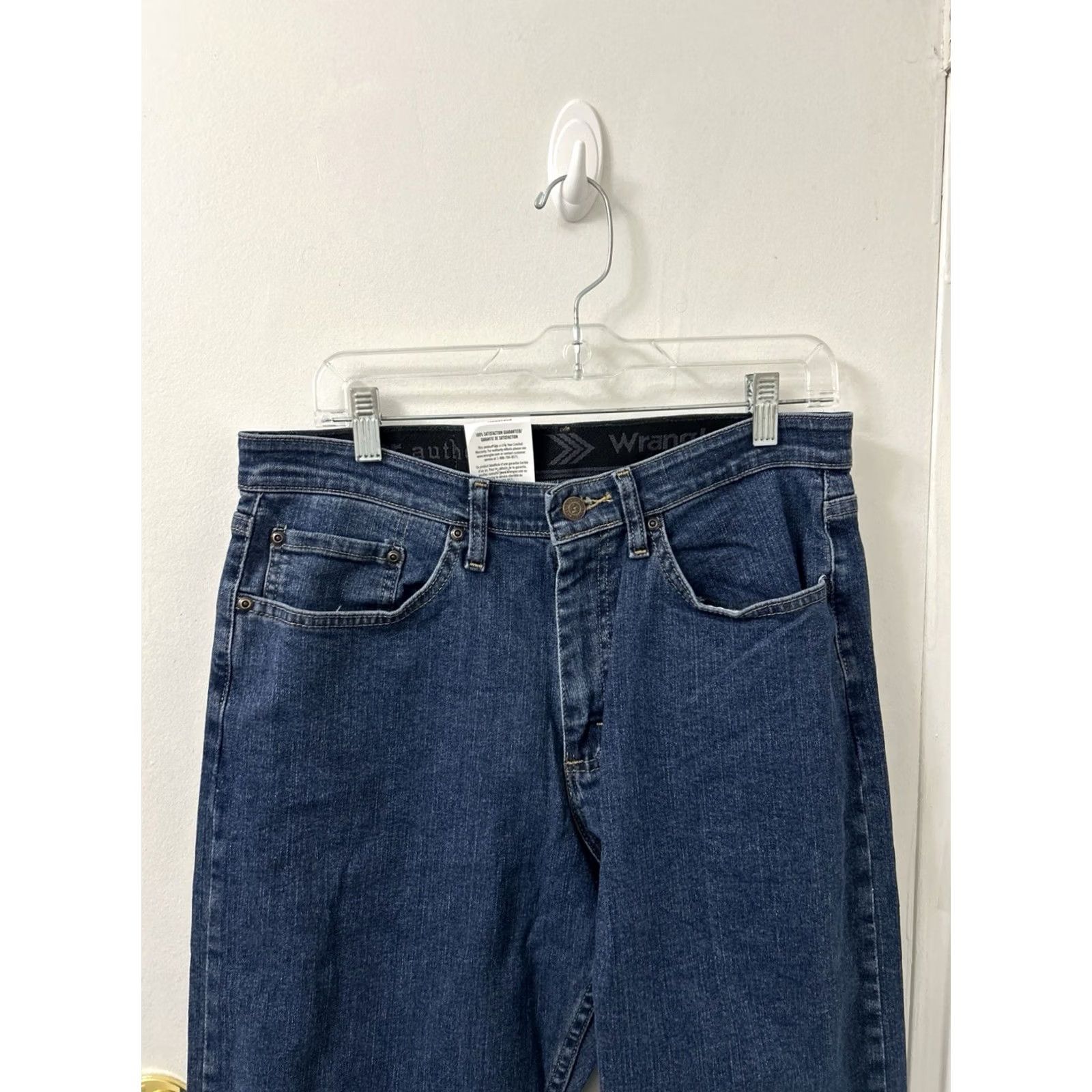 Wrangler Wrangler Authentics Jeans Mens 31x32 Blue Straight Denim NWT Regular Waist 31 Inseam 32 Stretch Comfort Logo Button Zipper Size US 31 - 2 Thumbnail