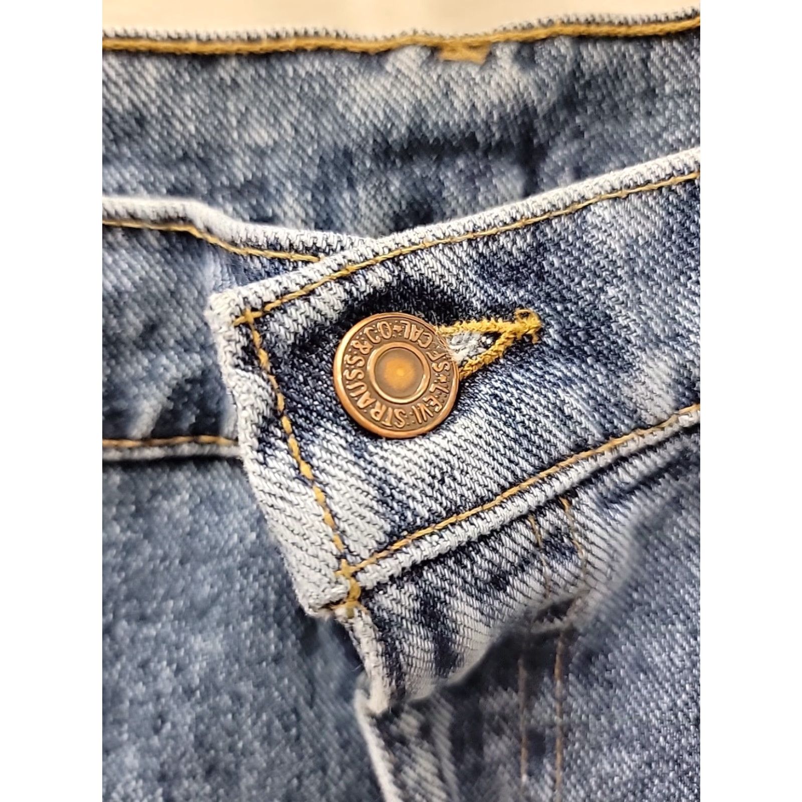 Levi's VINTAGE Levi's 550 Jeans Mens Relaxed Fit Blue Denim 38x32 5-Pocket Design Distressed Size US 38 / EU 54 - 3 Thumbnail