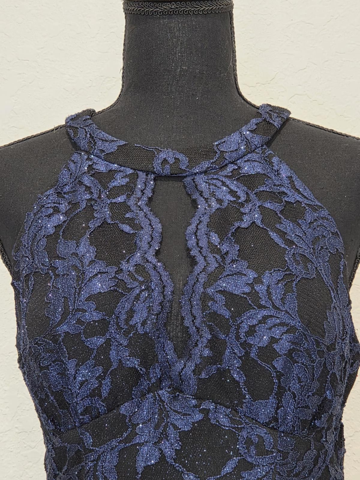 Designer Nightway Glitter-Lace Keyhole Halter Dress - NWOT (New) Size M / US 6-8 / IT 42-44 - 4 Thumbnail