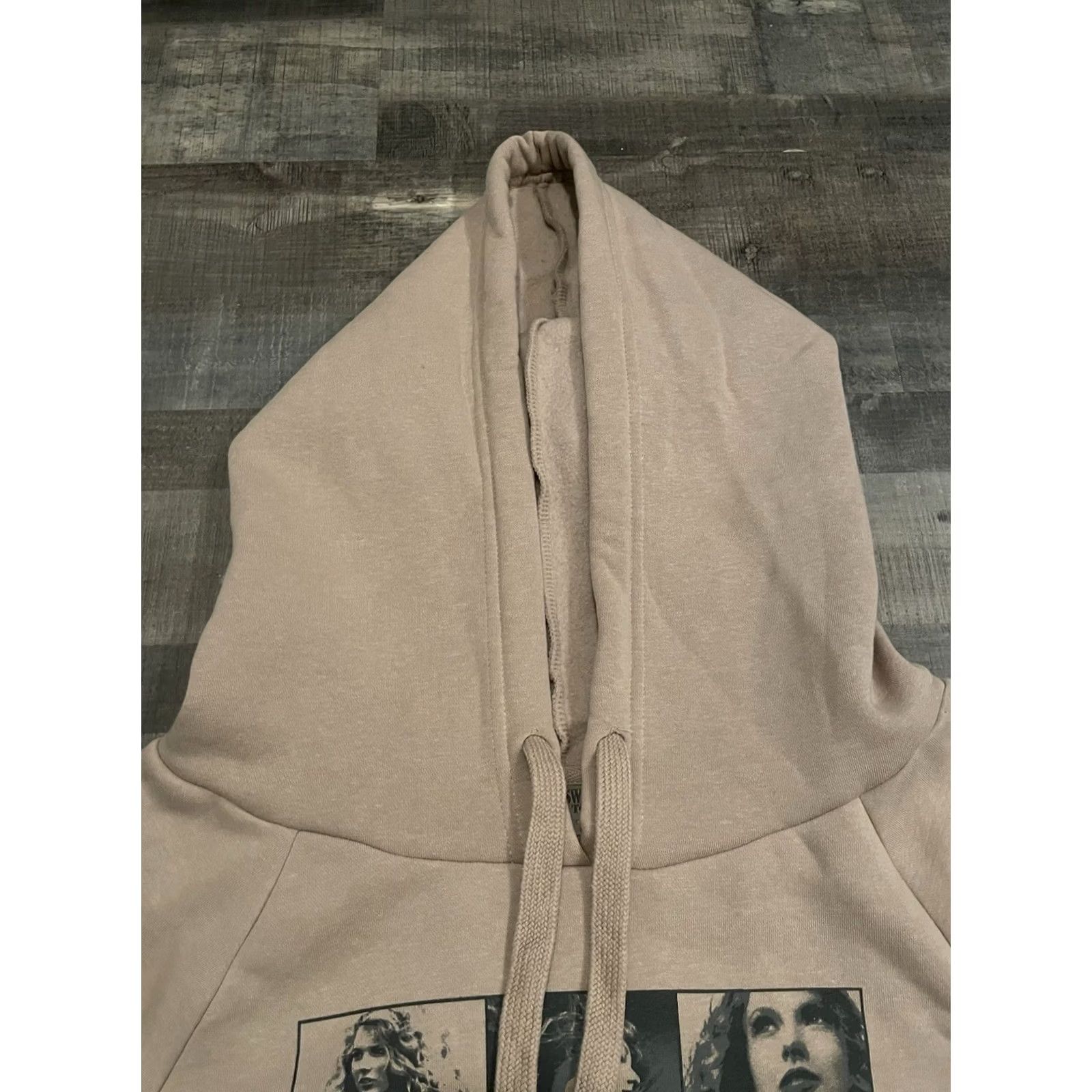 Vintage Taylor Swift Hoodie Unisex Adults 4XL Beige Pullover Fleece Oversized Eras Tour Sweatshirt Shirt Size XXL / US 16-18 / IT 52-54 - 6 Thumbnail