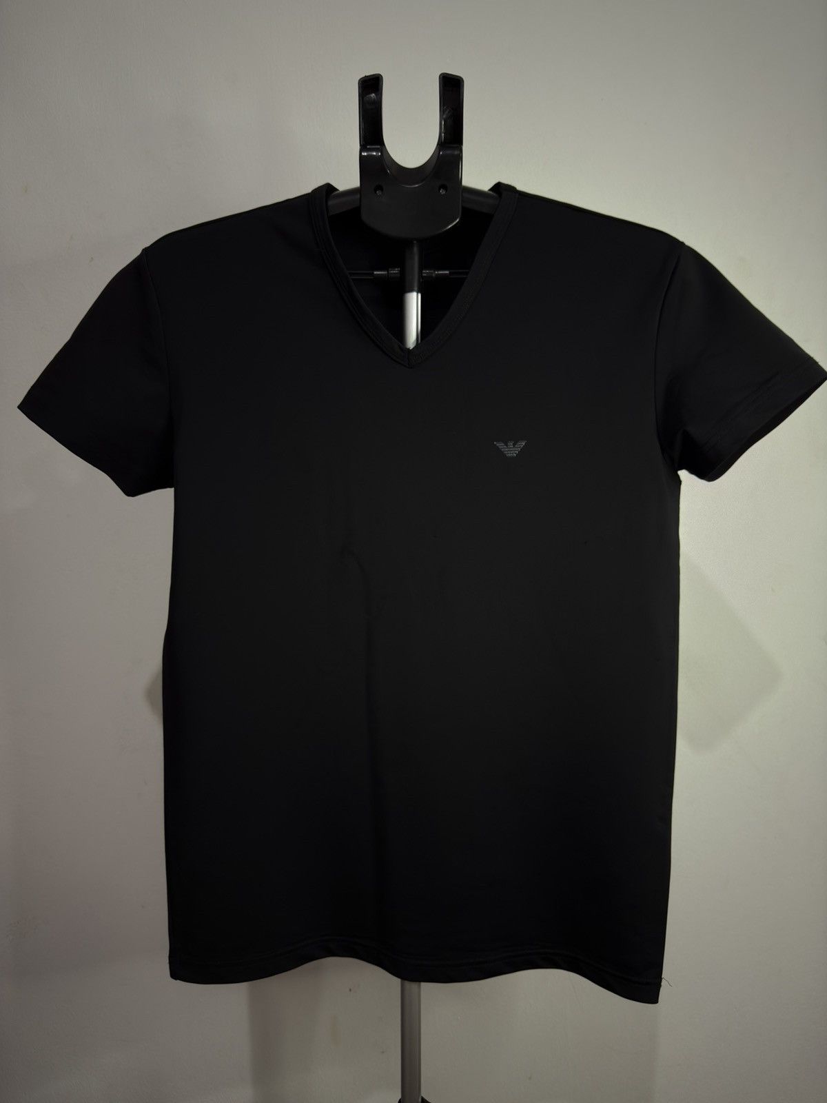 Emporio Armani Fitted V-neck T-shirt Size US M / EU 48-50 / 2 - 1 Thumbnail
