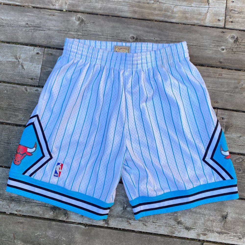 Mitchell & Ness NBA Chicago Bulls Mitchell & Ness White 1995-96 Hardwood Cl Size US 36 / EU 52 - 2 Thumbnail