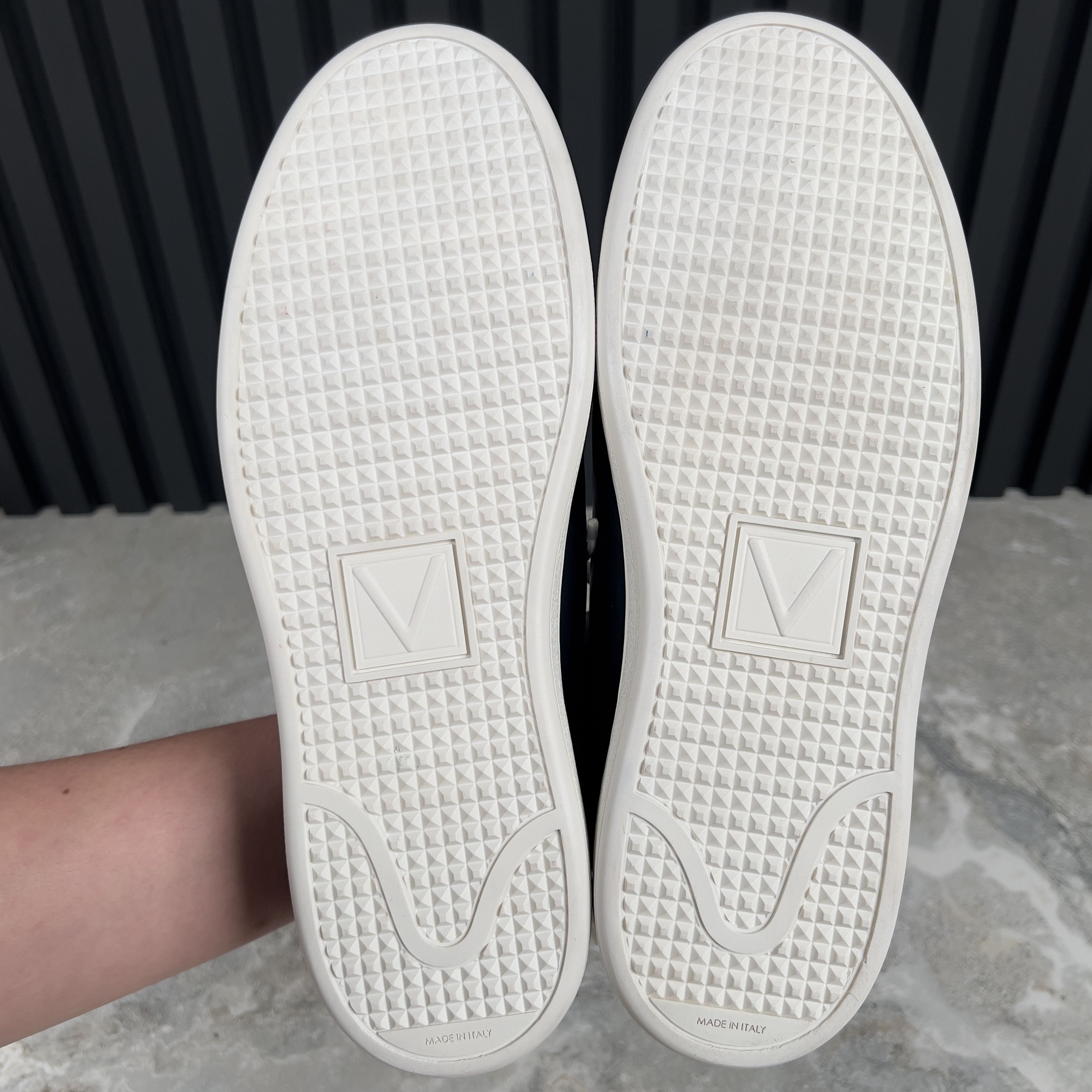 Louis Vuitton Frontrow Low Sneakers Dark Gray Silver Leather Size US 8 / EU 41 - 10 Thumbnail