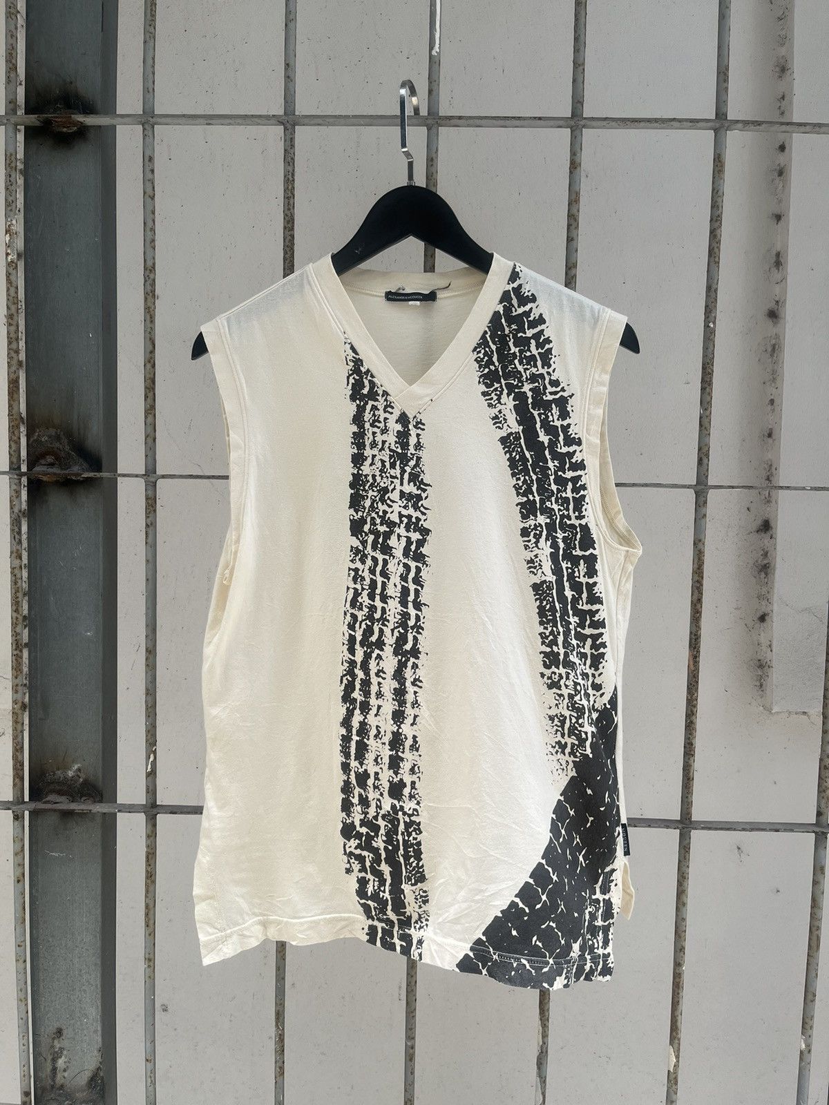 Alexander McQueen 1997 ALEXANDER MCQUEEN " TIRE PRINT" TANK TOP Size US M / EU 48-50 / 2 - 9 Thumbnail