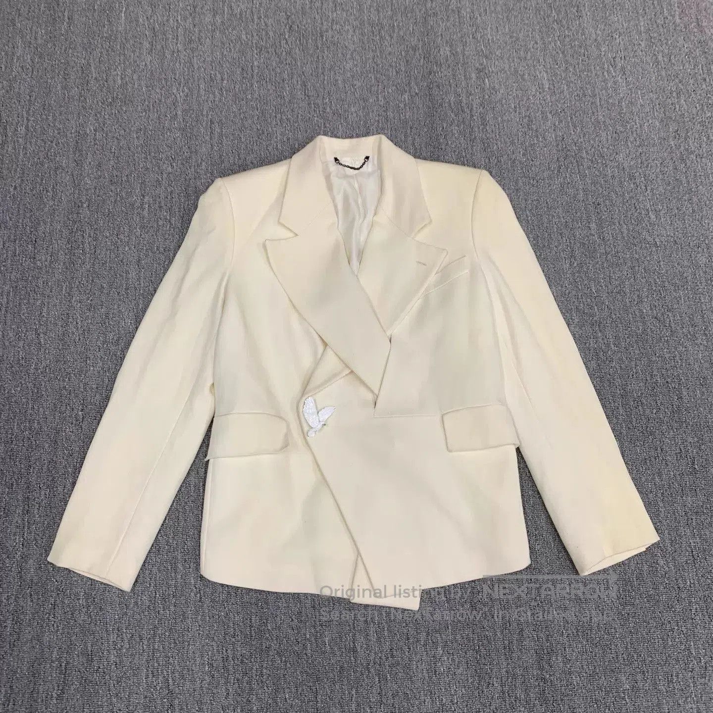 Louis Vuitton White Blazer with Decorative Button Detail. Size US M / EU 48-50 / 2 - 1 Thumbnail