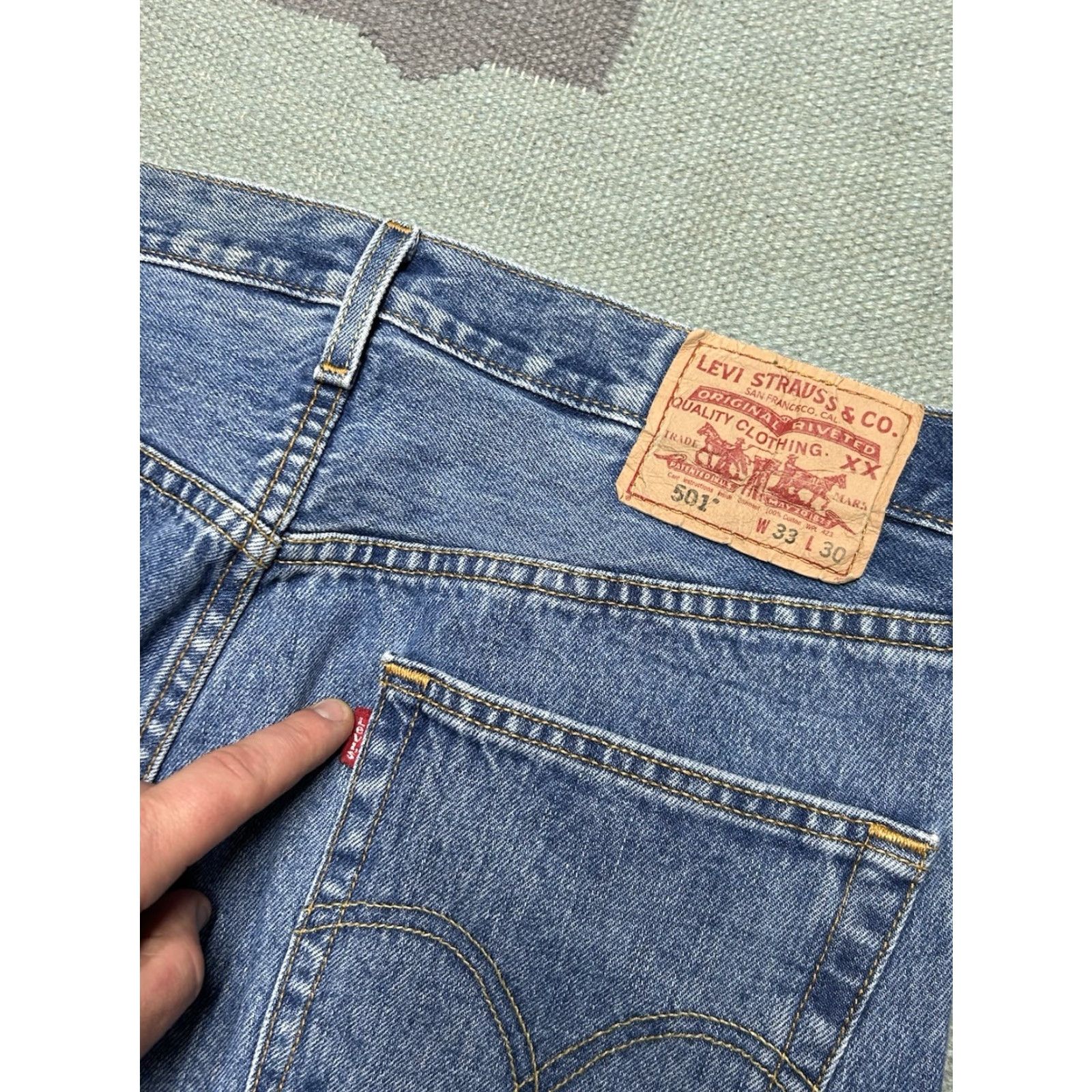Levi's VINTAGE Levi’s 501 XX Jeans Straight Leg Men's 90s Medium Wash 32x31 Blue Button Fly 501XX Casual Classic 90s Mens Size US 32 / EU 48 - 4 Thumbnail
