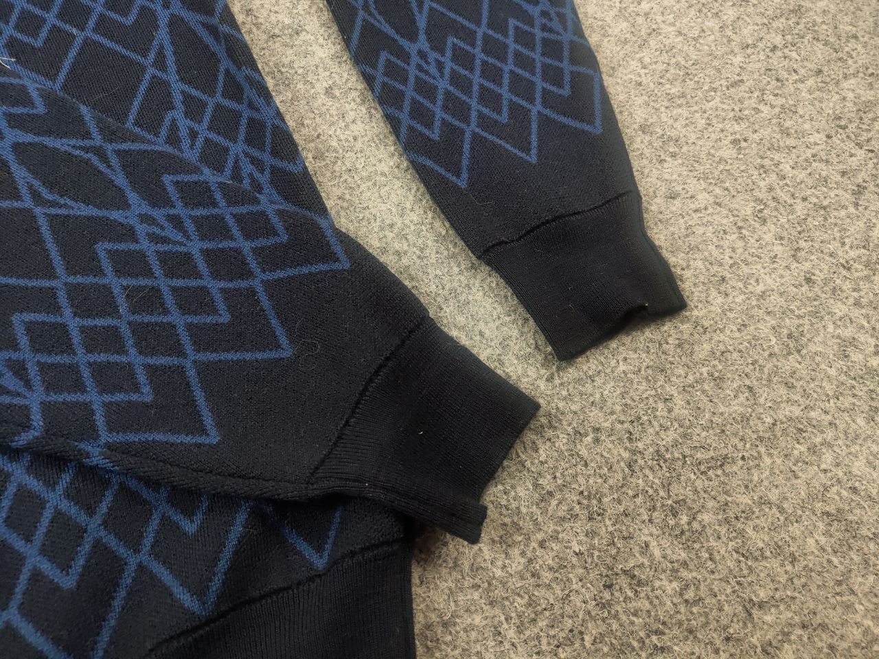 John Smedley John Smedley design blue wool sweater with geometric pattern Size US M / EU 48-50 / 2 - 6 Thumbnail
