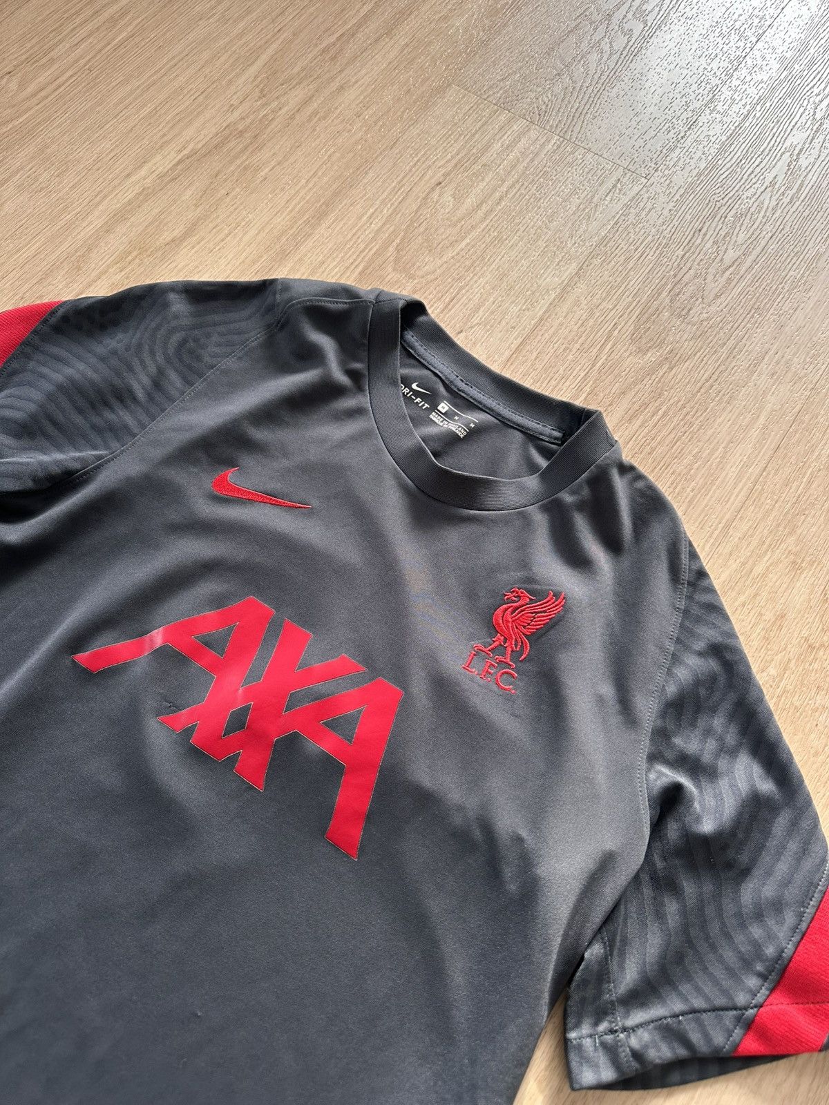 Nike Liverpool Nike soccer jersey size M Size US M / EU 48-50 / 2 - 3 Thumbnail