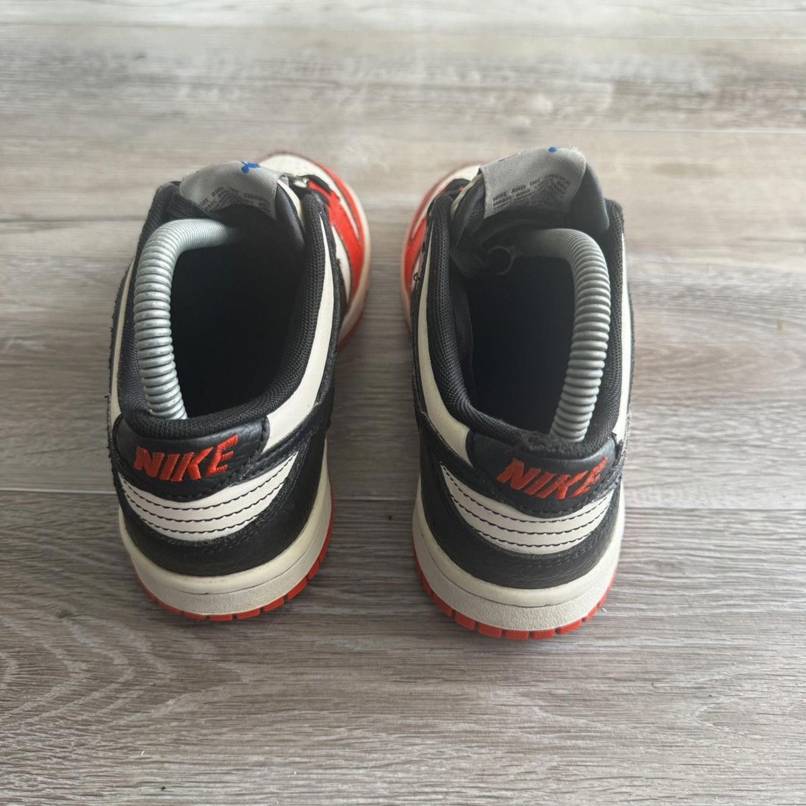 Nike NIKE • Dunk Low "NBA 75th Anniversary Chicago" (4.5M) Size US 5 / EU 37 - 7 Thumbnail