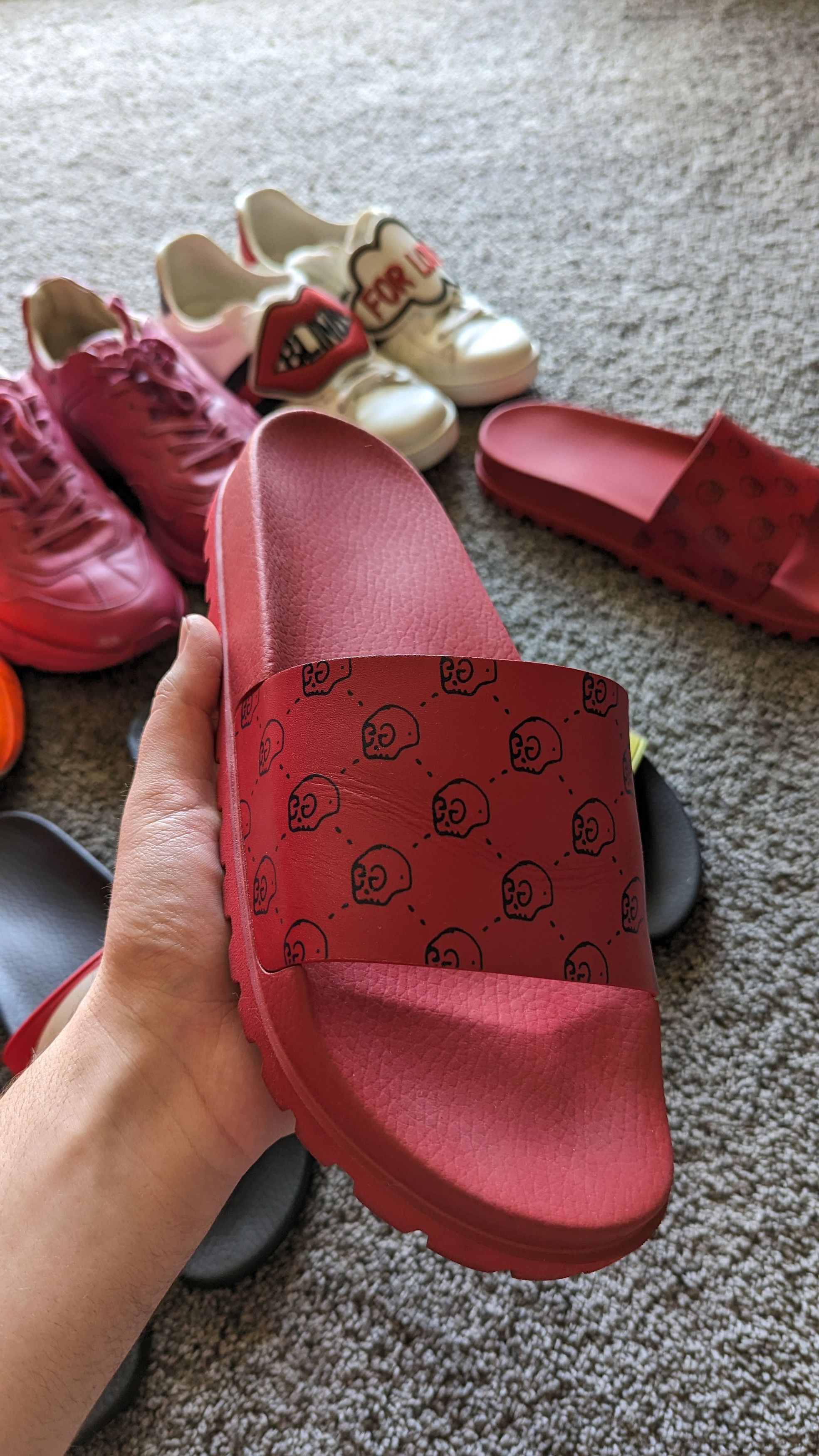 Gucci skull slides store