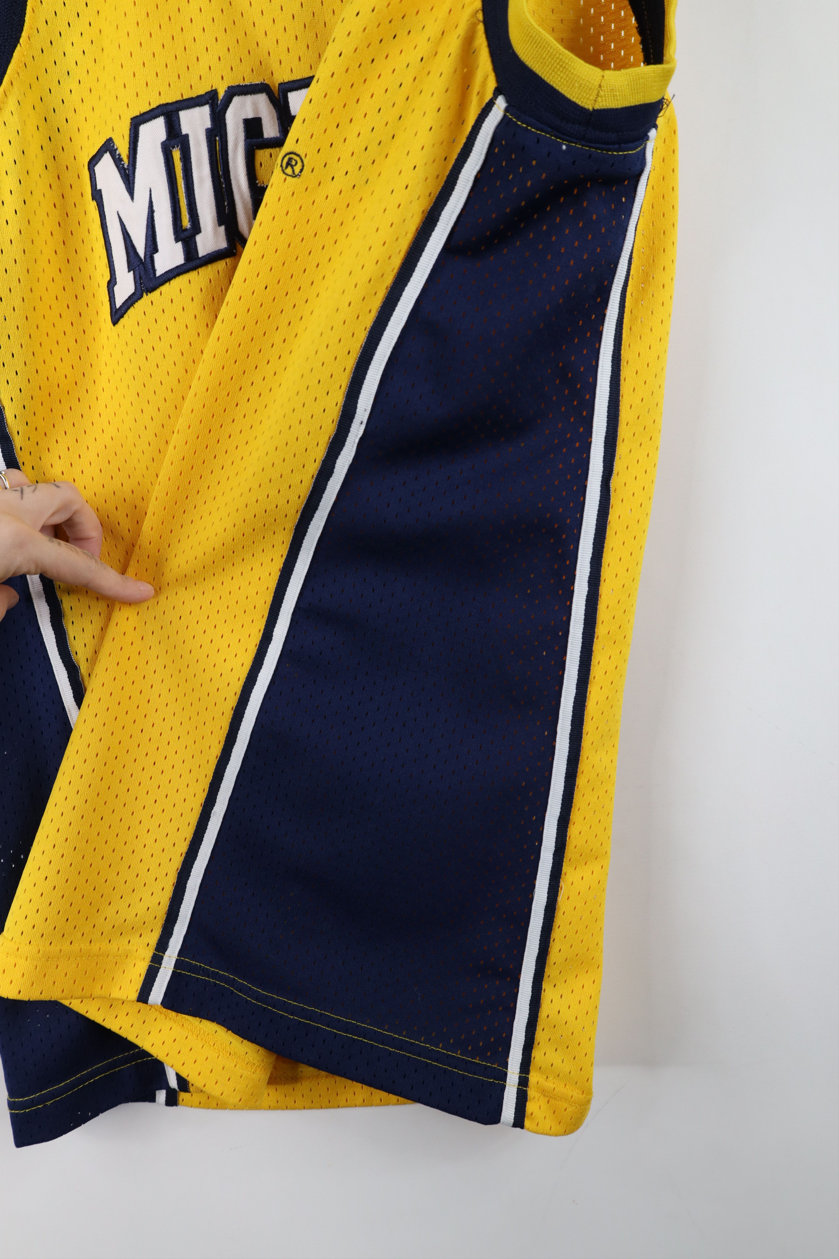 Vintage Vintage 90s University of Michigan Basketball Jersey Mesh Size US S / EU 44-46 / 1 - 8 Thumbnail