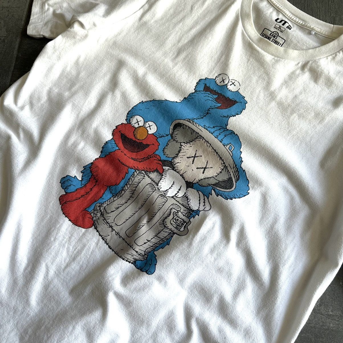 Band Tees Vintage T-shirts Uniqlo & Kaws Sesame Street Big Logo Band Size US XL / EU 56 / 4 - 3 Thumbnail