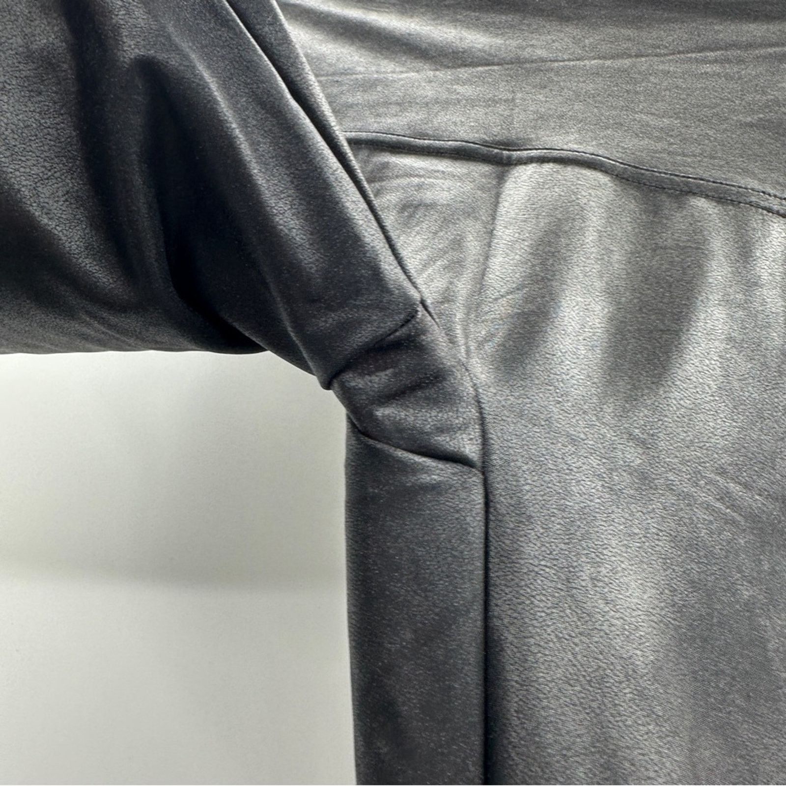 Spanx Spanx Faux Leather Mid Rise Moto Leggings in Very Black Sz M Size 25" / US 0 / IT 36 - 7 Thumbnail
