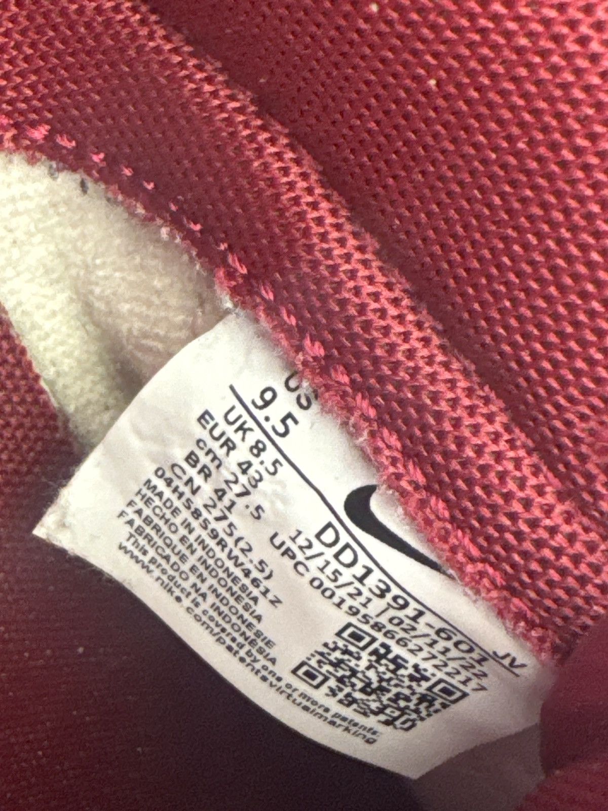 Nike “Team Red” Low Dunks Size US 9.5 / EU 42-43 - 6 Thumbnail