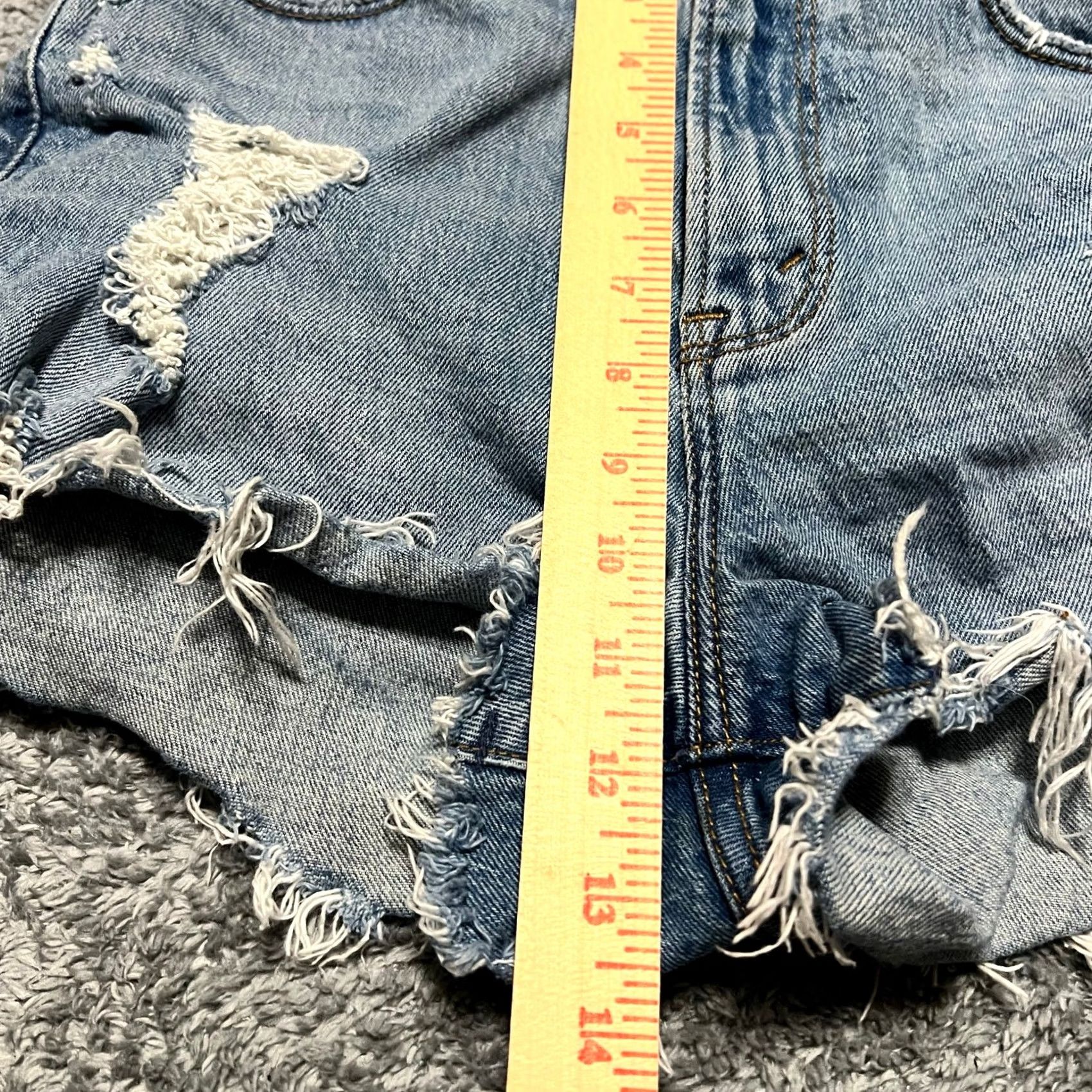 Abercrombie & Fitch Abercrombie & Fitch Shorts Womens 27 Blue Jean High Rise Mom Curve Live Distressed Size 27" / US 4 / IT 40 - 6 Thumbnail