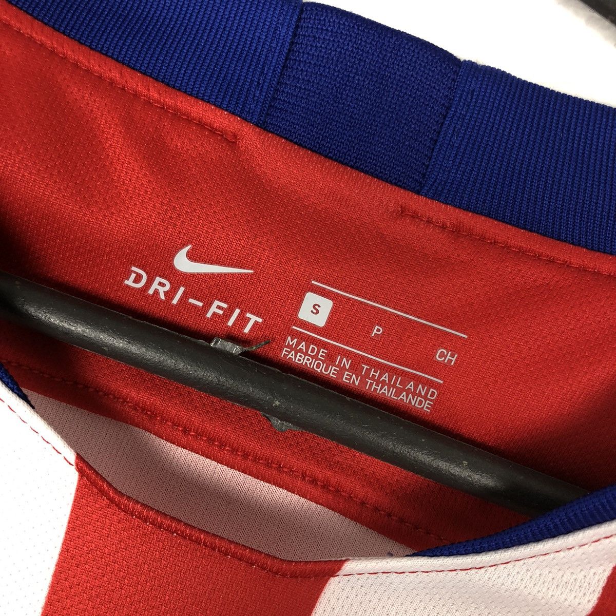 Nike Atletico Madrid 2018 2019 home soccer jersey Size US S / EU 44-46 / 1 - 6 Thumbnail
