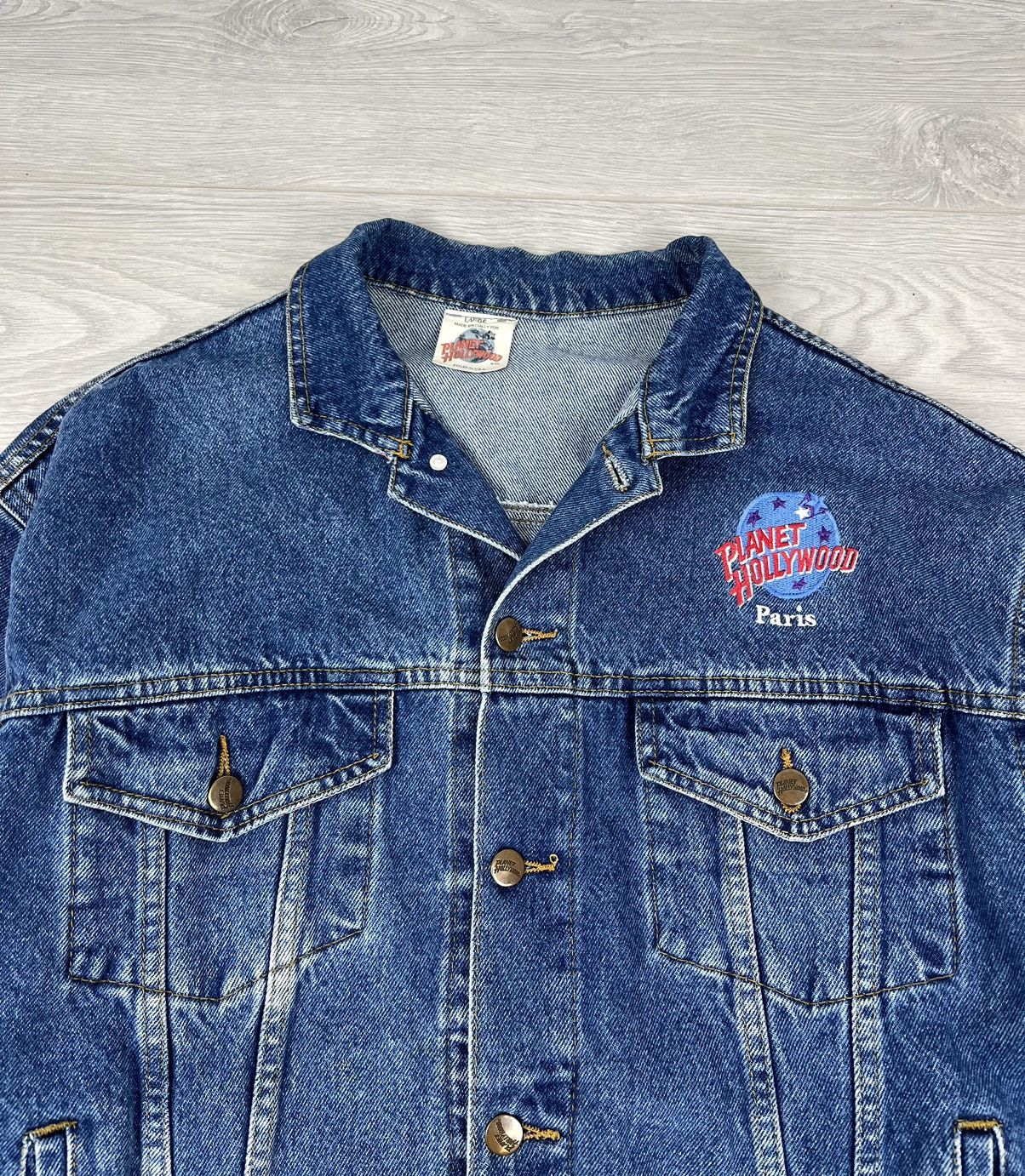 Vintage Planet Hollywood Paris Vintage 90s Denim Trucker Jacket Size US L / EU 52-54 / 3 - 5 Thumbnail