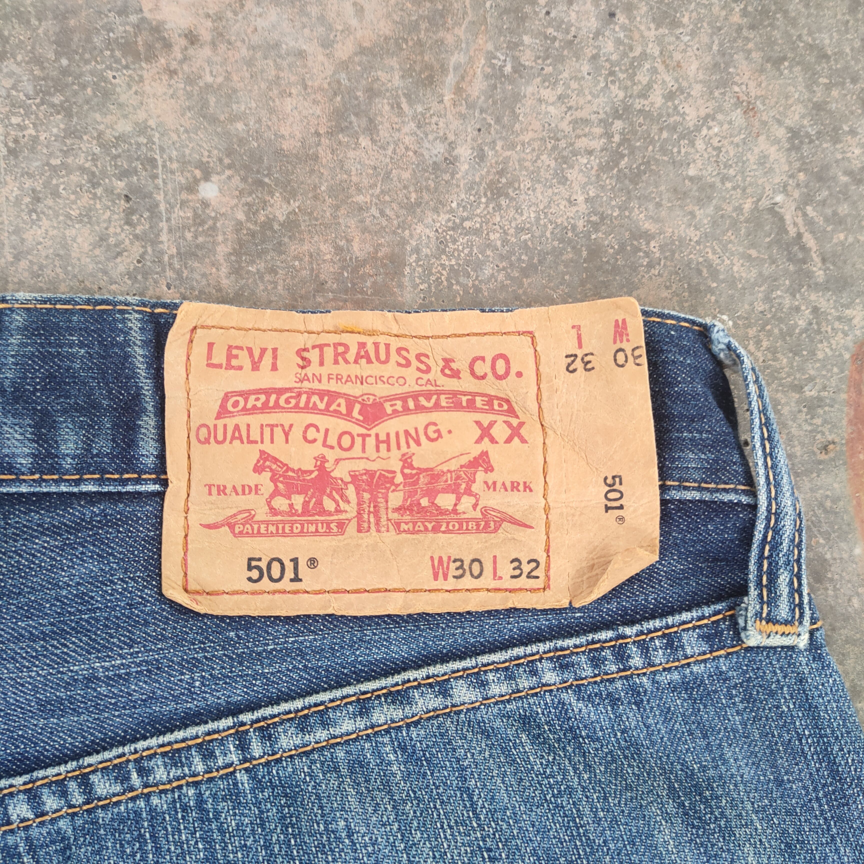 Levi's Vintage Clothing VINTAGE LEVI'S 501 FADED RIPPED DISTRESSED JEAN DENIM PANTS Size US 30 / EU 46 - 12 Thumbnail