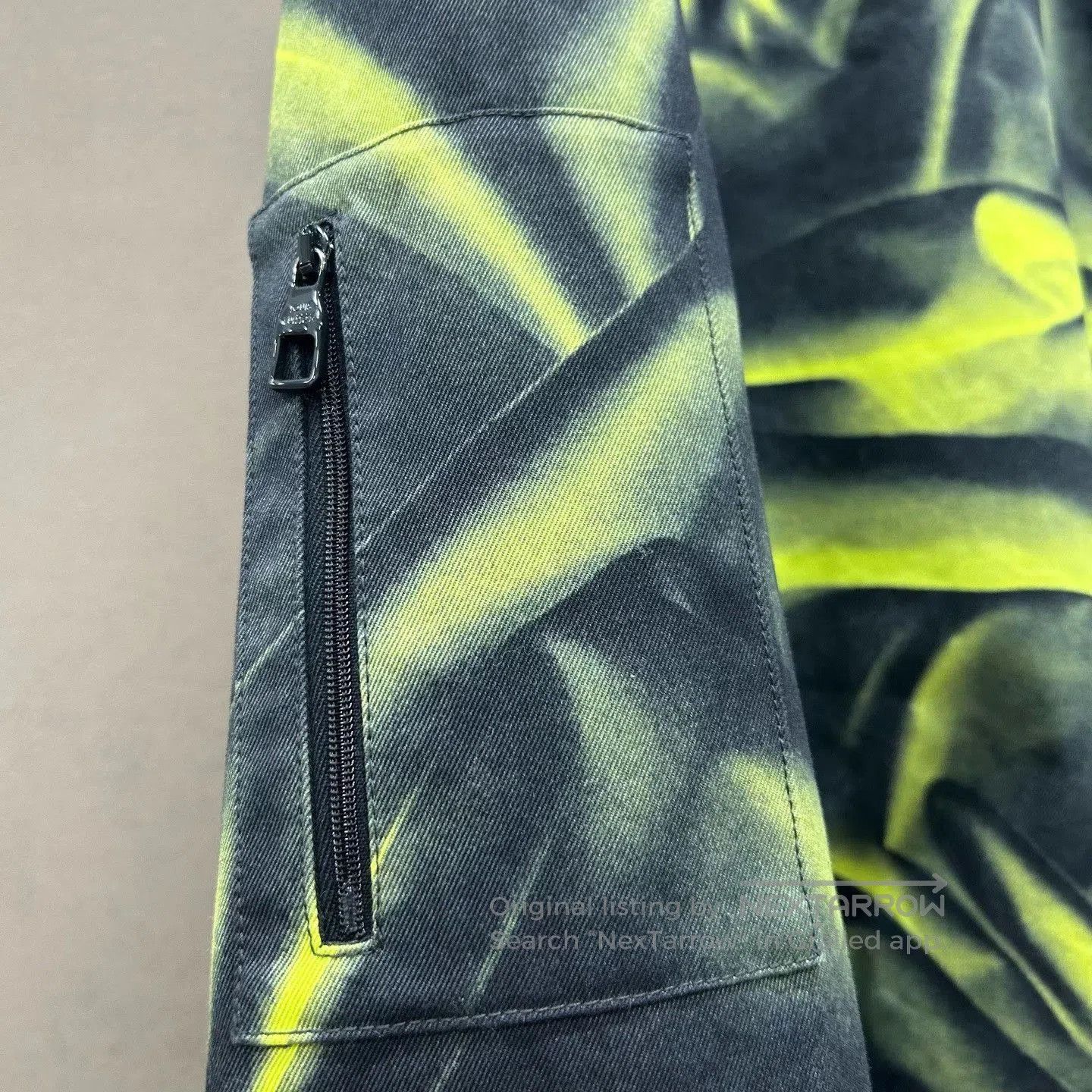 Louis Vuitton louis vuitton logo print jacket in green. Size US L / EU 52-54 / 3 - 3 Thumbnail