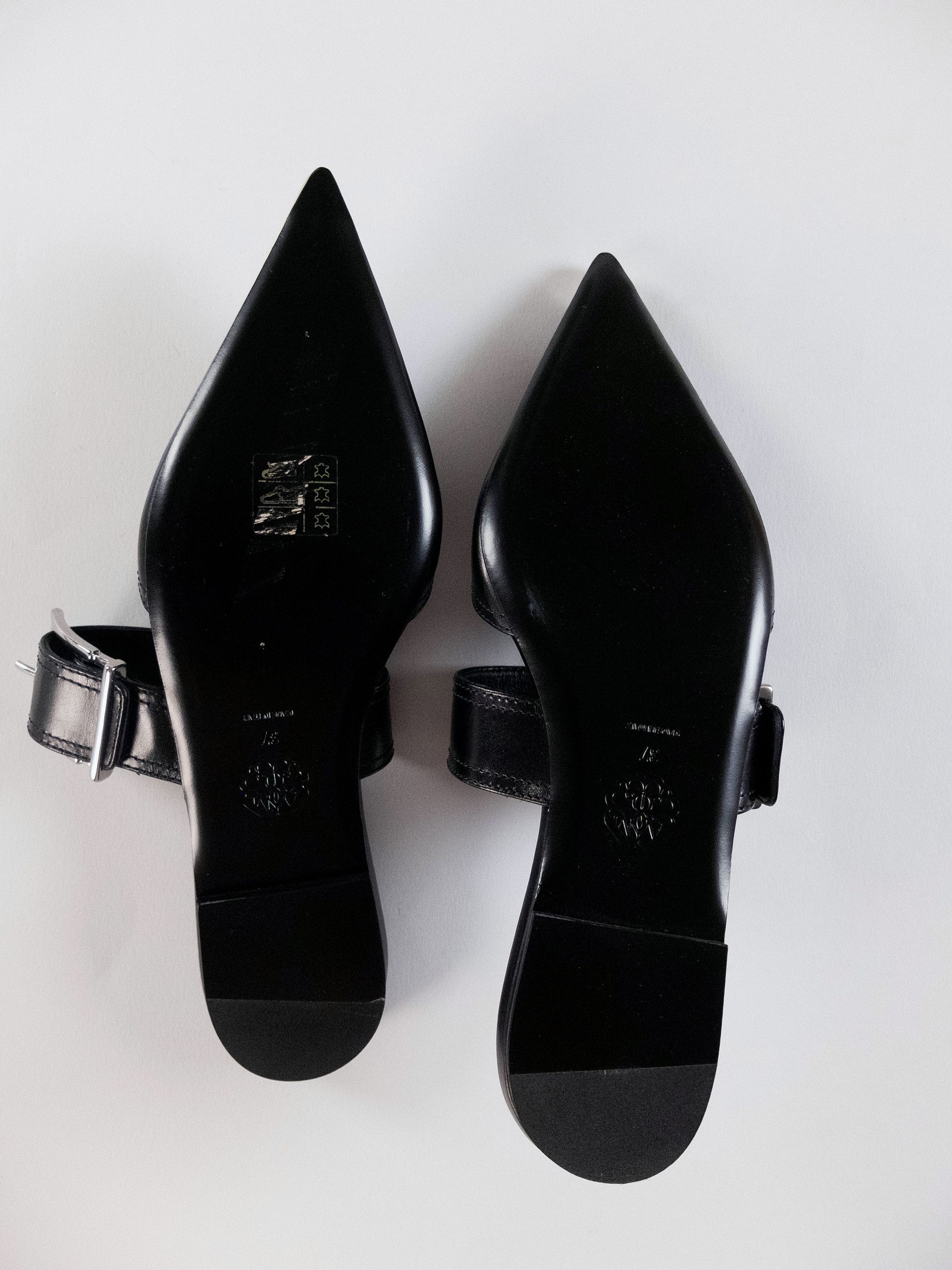 Alexander McQueen ALEXANDER MCQUEEN black leather flat mules 37 q Size US 7 / IT 37 - 7 Thumbnail